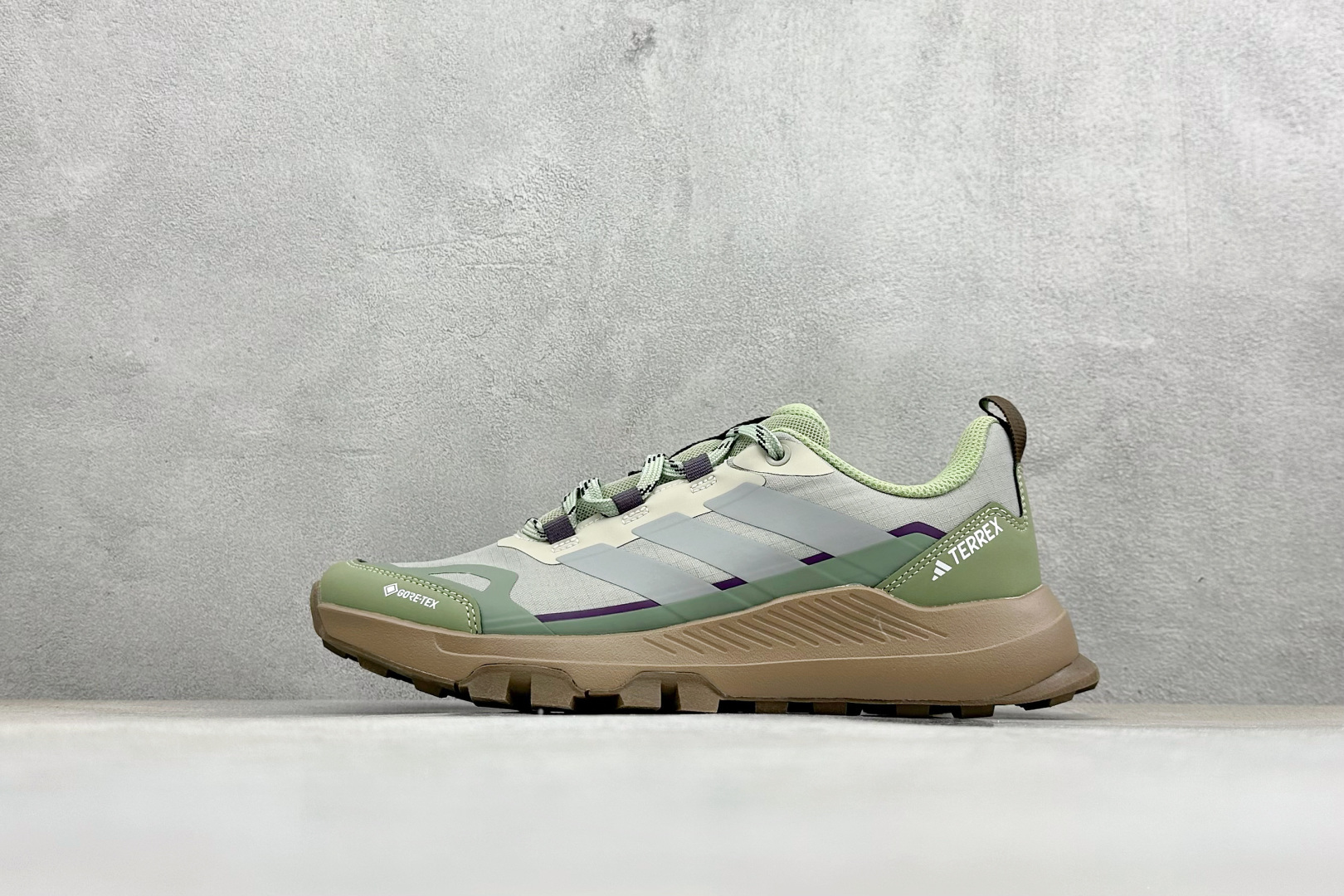 Adidas Terrex Skychaser Ax5 舒适柔软 低帮休闲登山鞋 JQ2227 Adidas Terrex Skychaser Ax5 舒适柔软 低帮休闲登山鞋 JQ2227