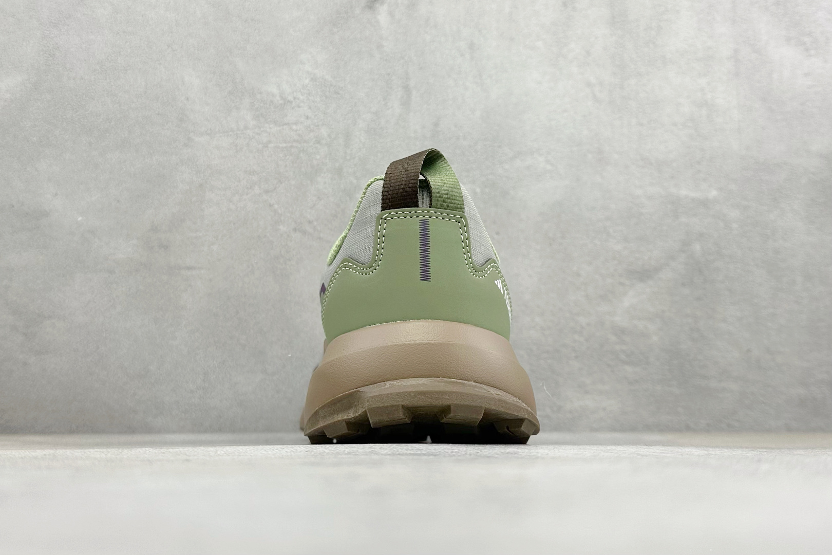 Adidas Terrex Skychaser Ax5 舒适柔软 低帮休闲登山鞋 JQ2227 Adidas Terrex Skychaser Ax5 舒适柔软 低帮休闲登山鞋 JQ2227
