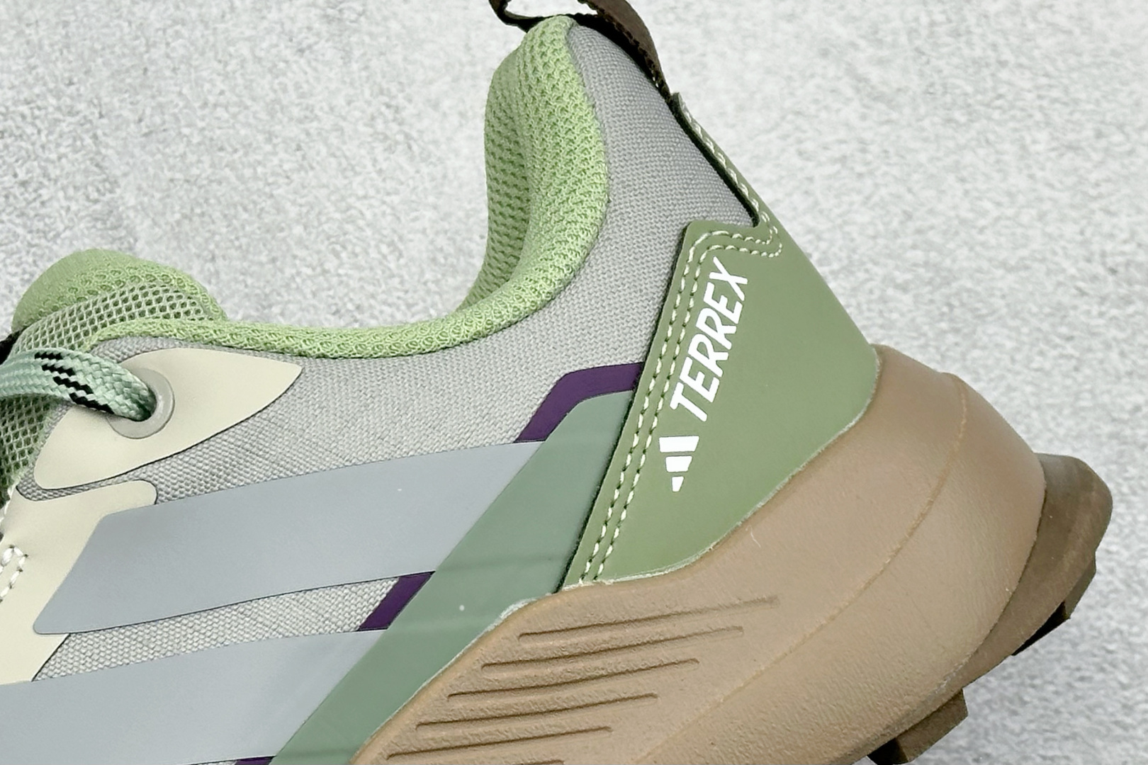 Adidas Terrex Skychaser Ax5 舒适柔软 低帮休闲登山鞋 JQ2227 Adidas Terrex Skychaser Ax5 舒适柔软 低帮休闲登山鞋 JQ2227