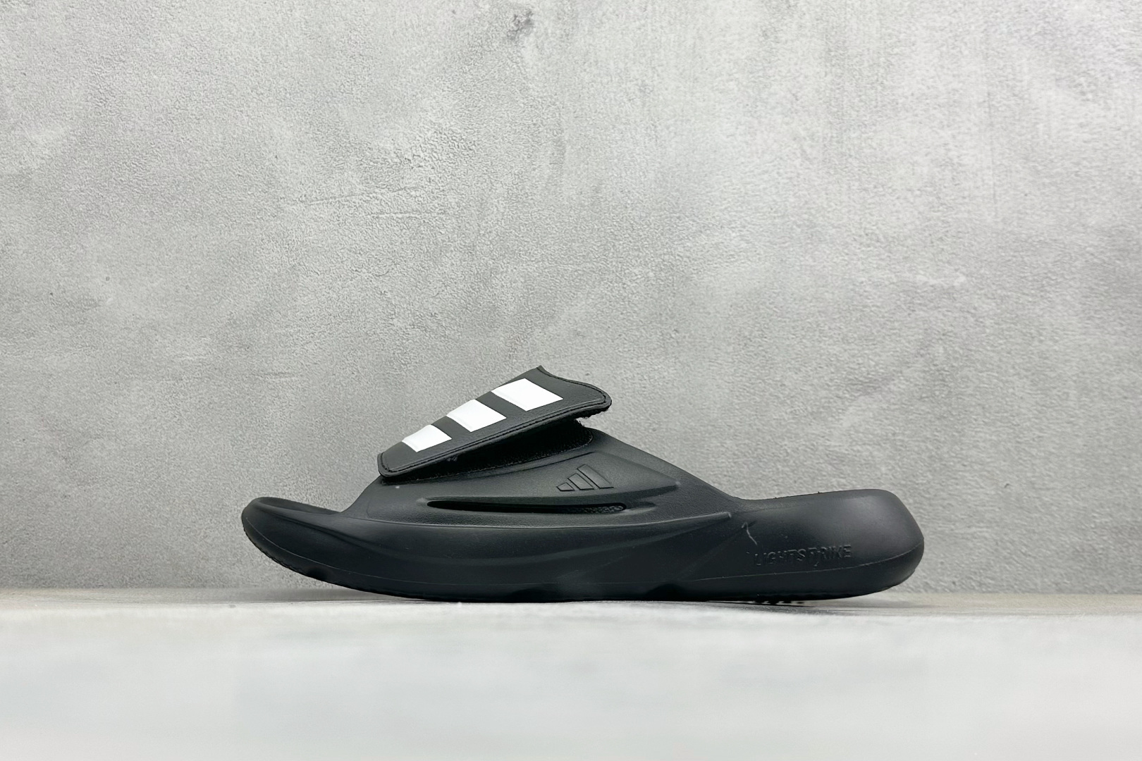 Adidas LIGHTBLAZE SLIDESP 运动休闲舒适拖鞋 JS3582