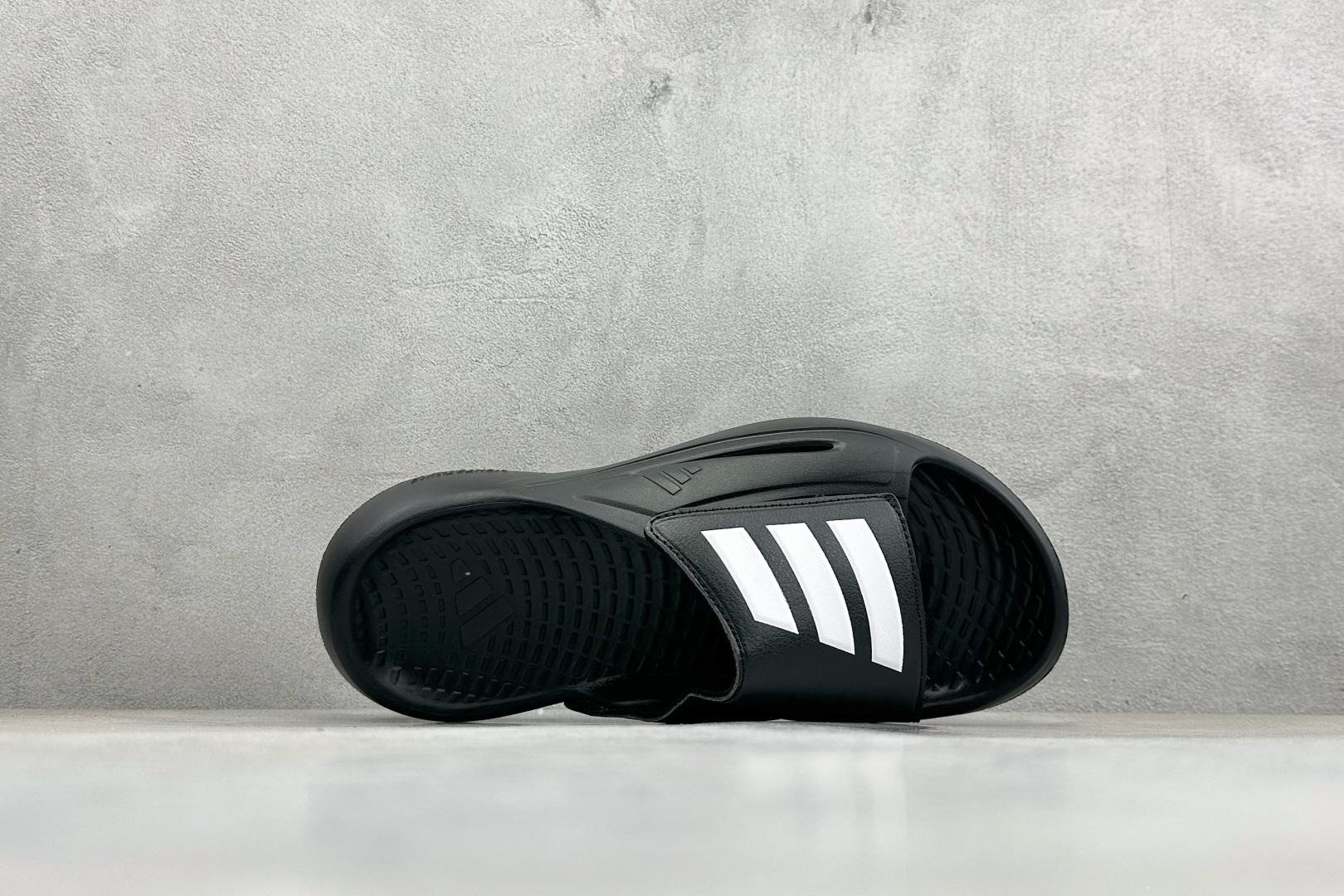 Adidas LIGHTBLAZE SLIDESP 运动休闲舒适拖鞋 JS3582