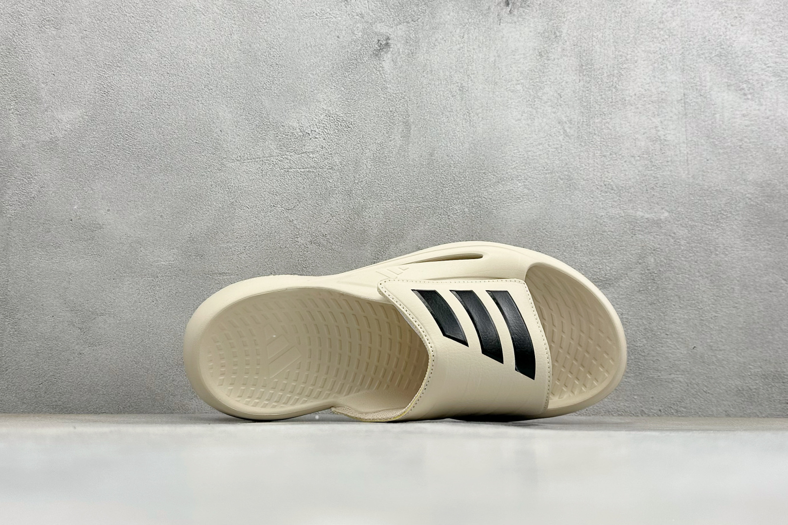 Adidas LIGHTBLAZE SLIDESP 运动休闲舒适拖鞋 JS3586