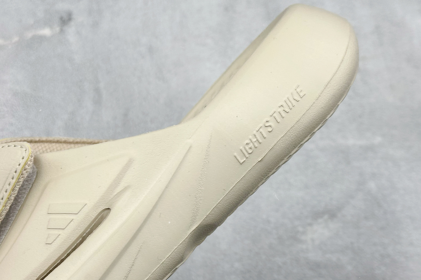 Adidas LIGHTBLAZE SLIDESP 运动休闲舒适拖鞋 JS3586