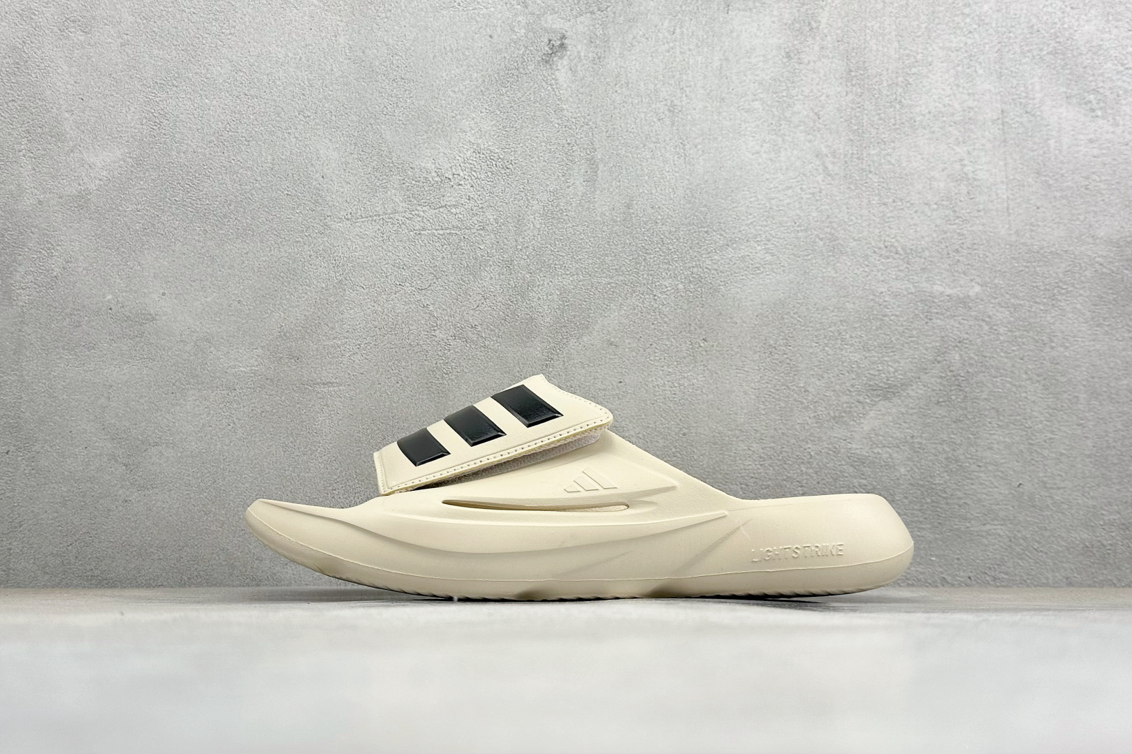 Adidas LIGHTBLAZE SLIDESP 运动休闲舒适拖鞋 JS3586