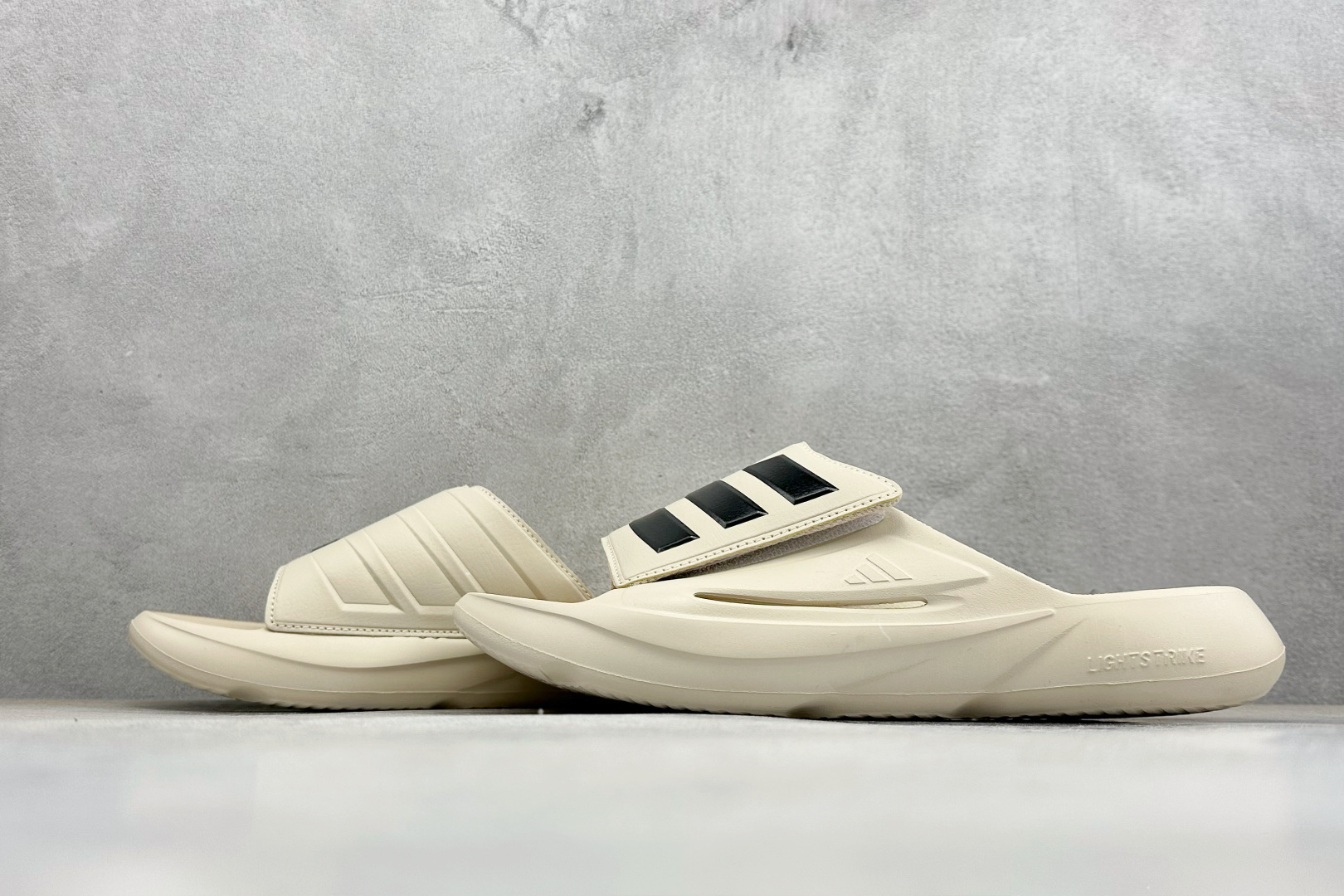 Adidas LIGHTBLAZE SLIDESP 运动休闲舒适拖鞋 JS3586
