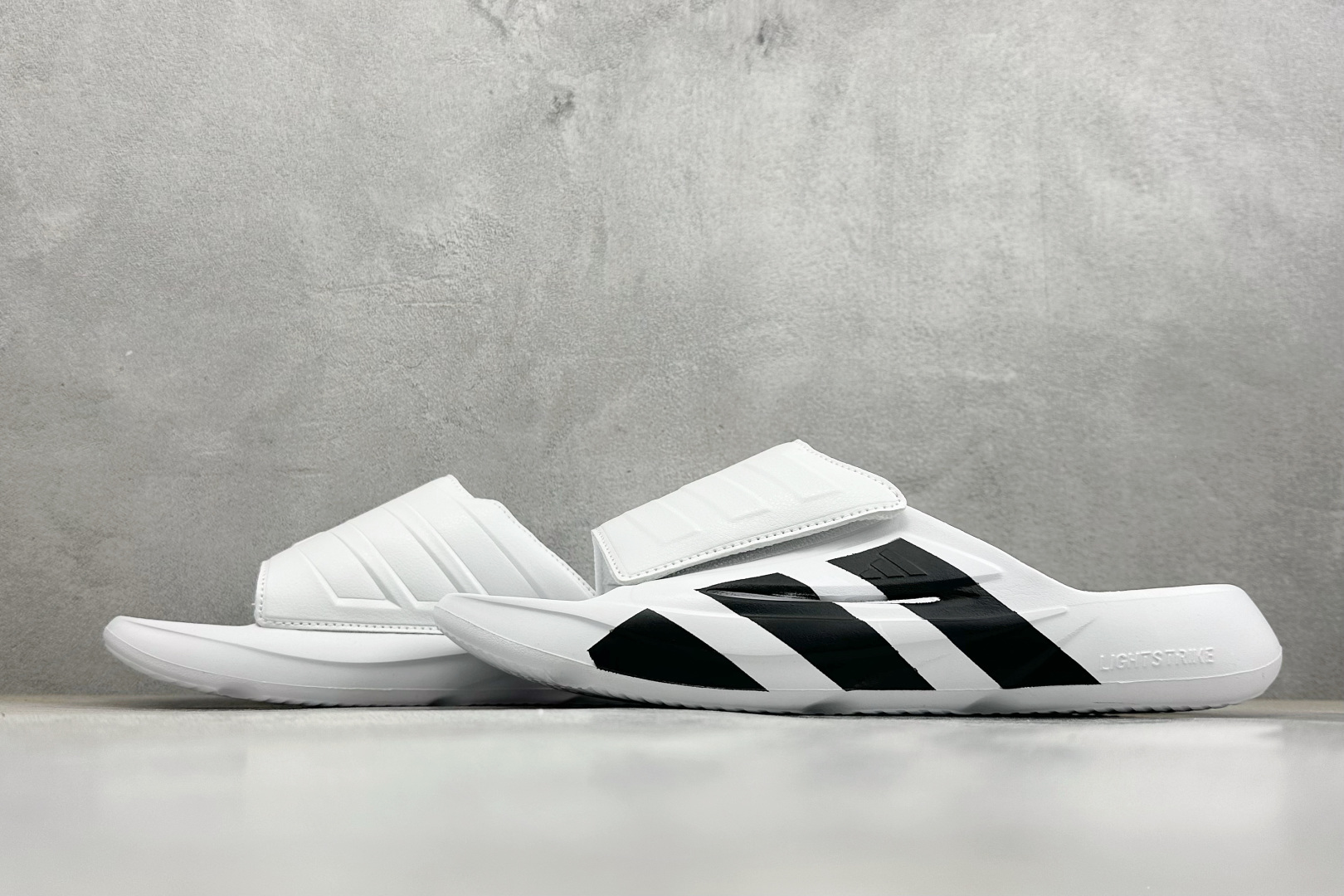 Adidas LIGHTBLAZE SLIDESP 运动休闲舒适拖鞋 JS3584 Adidas LIGHTBLAZE SLIDESP 运动休闲舒适拖鞋 JS3584
