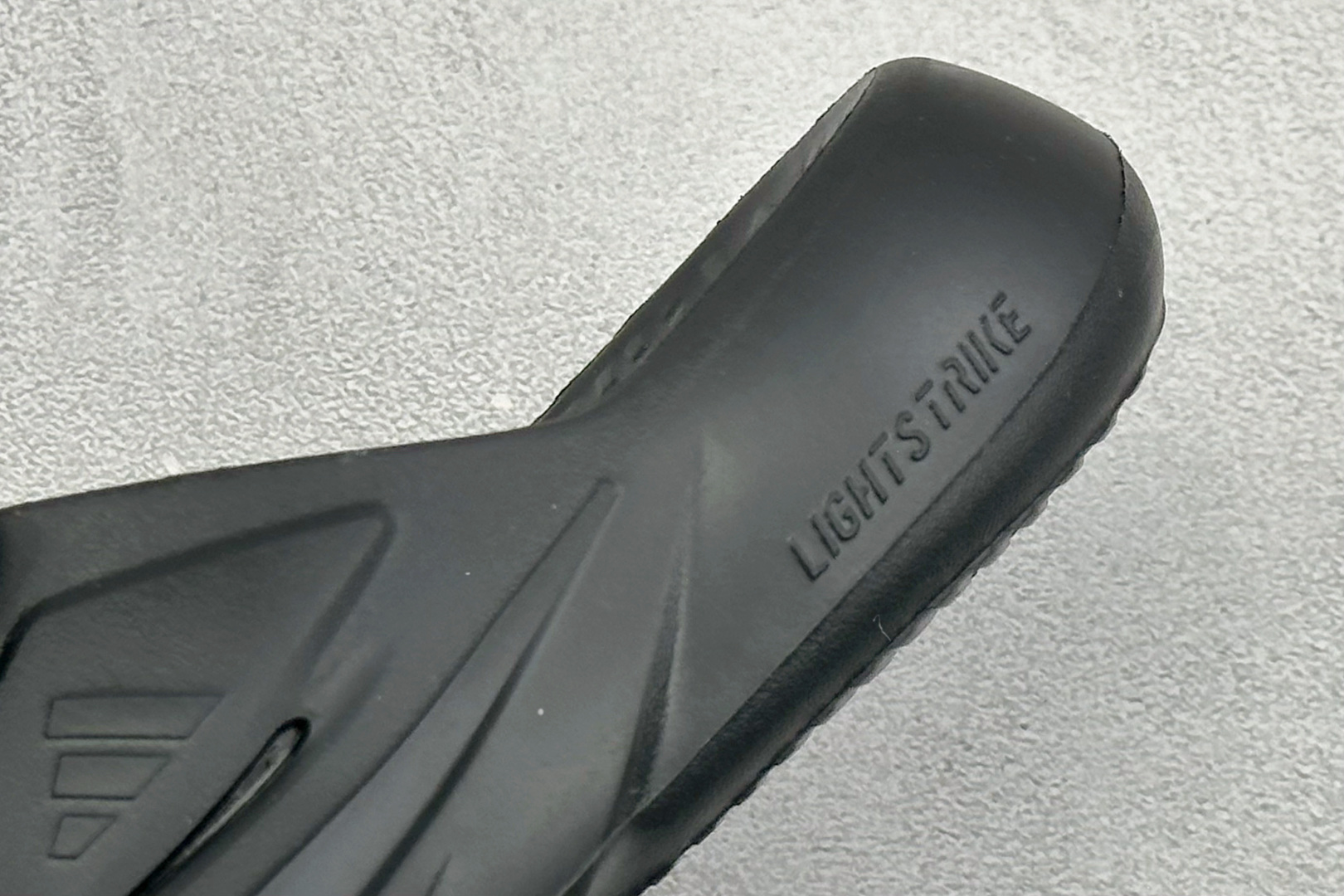 Adidas LIGHTBLAZE SLIDESP 运动休闲舒适拖鞋 JQ8056 Adidas LIGHTBLAZE SLIDESP 运动休闲舒适拖鞋 JQ8056