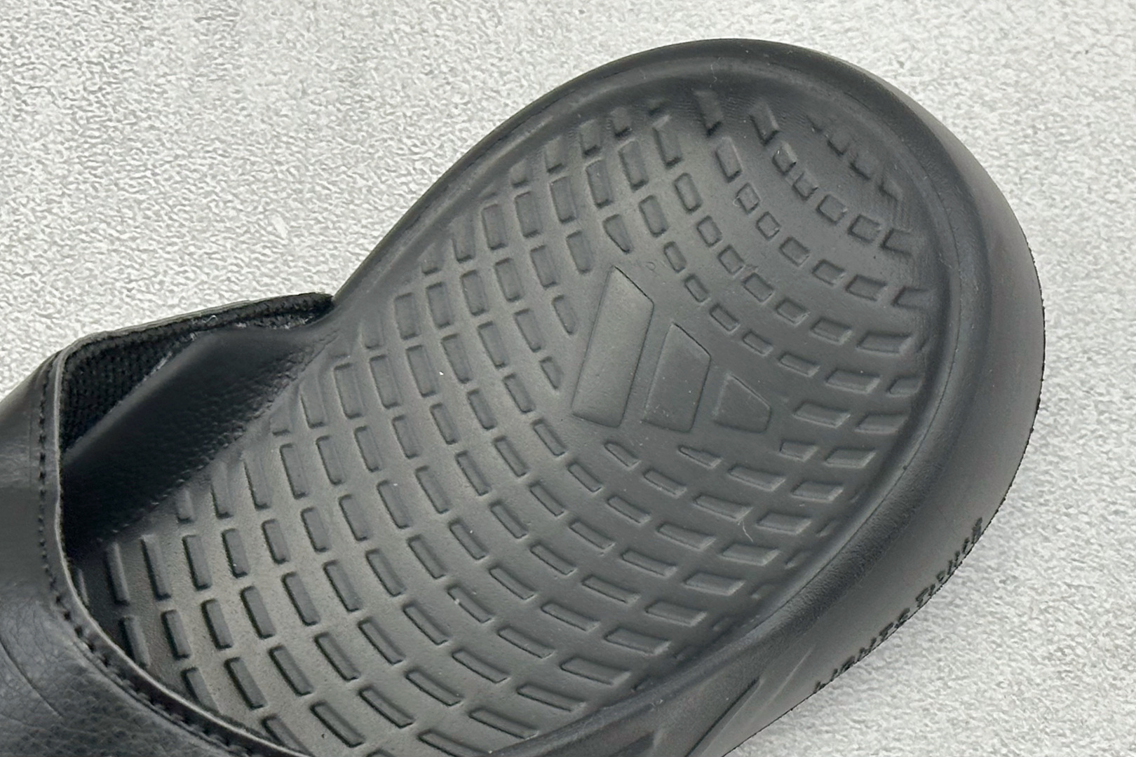 Adidas LIGHTBLAZE SLIDESP 运动休闲舒适拖鞋 JQ8056 Adidas LIGHTBLAZE SLIDESP 运动休闲舒适拖鞋 JQ8056