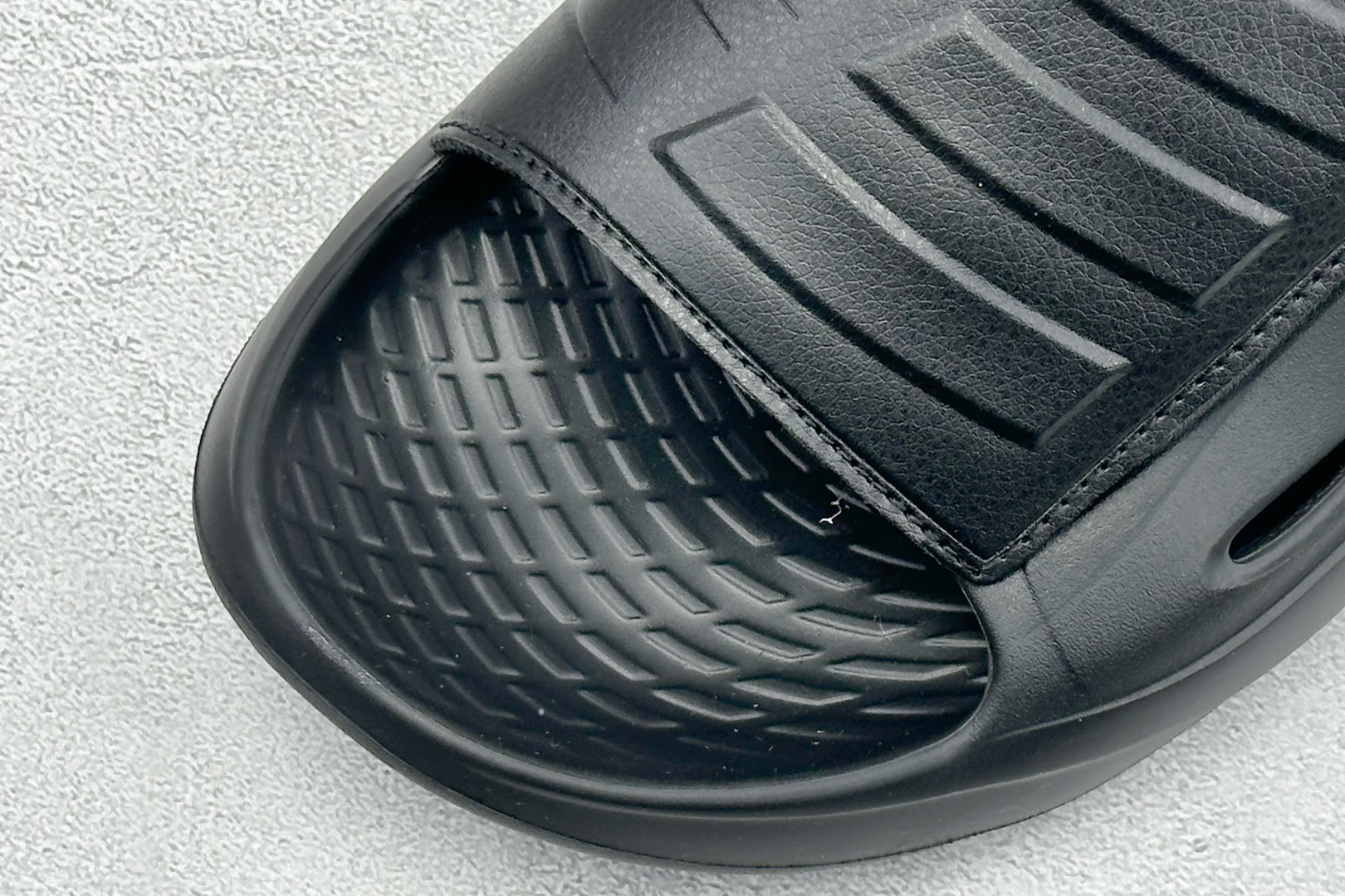 Adidas LIGHTBLAZE SLIDESP 运动休闲舒适拖鞋 JQ8056 Adidas LIGHTBLAZE SLIDESP 运动休闲舒适拖鞋 JQ8056