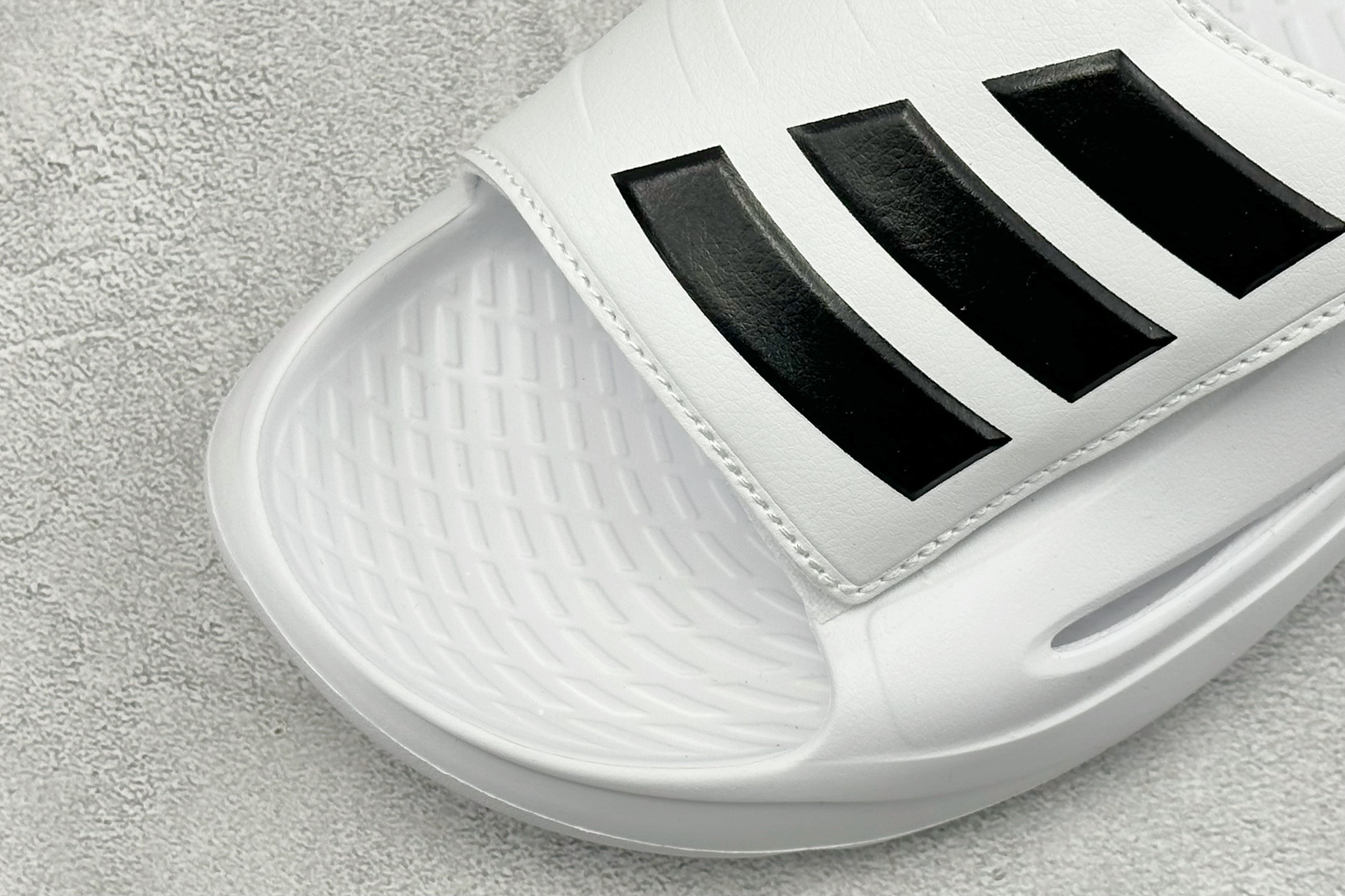 Adidas LIGHTBLAZE SLIDESP 运动休闲舒适拖鞋 JS3585 Adidas LIGHTBLAZE SLIDESP 运动休闲舒适拖鞋 JS3585