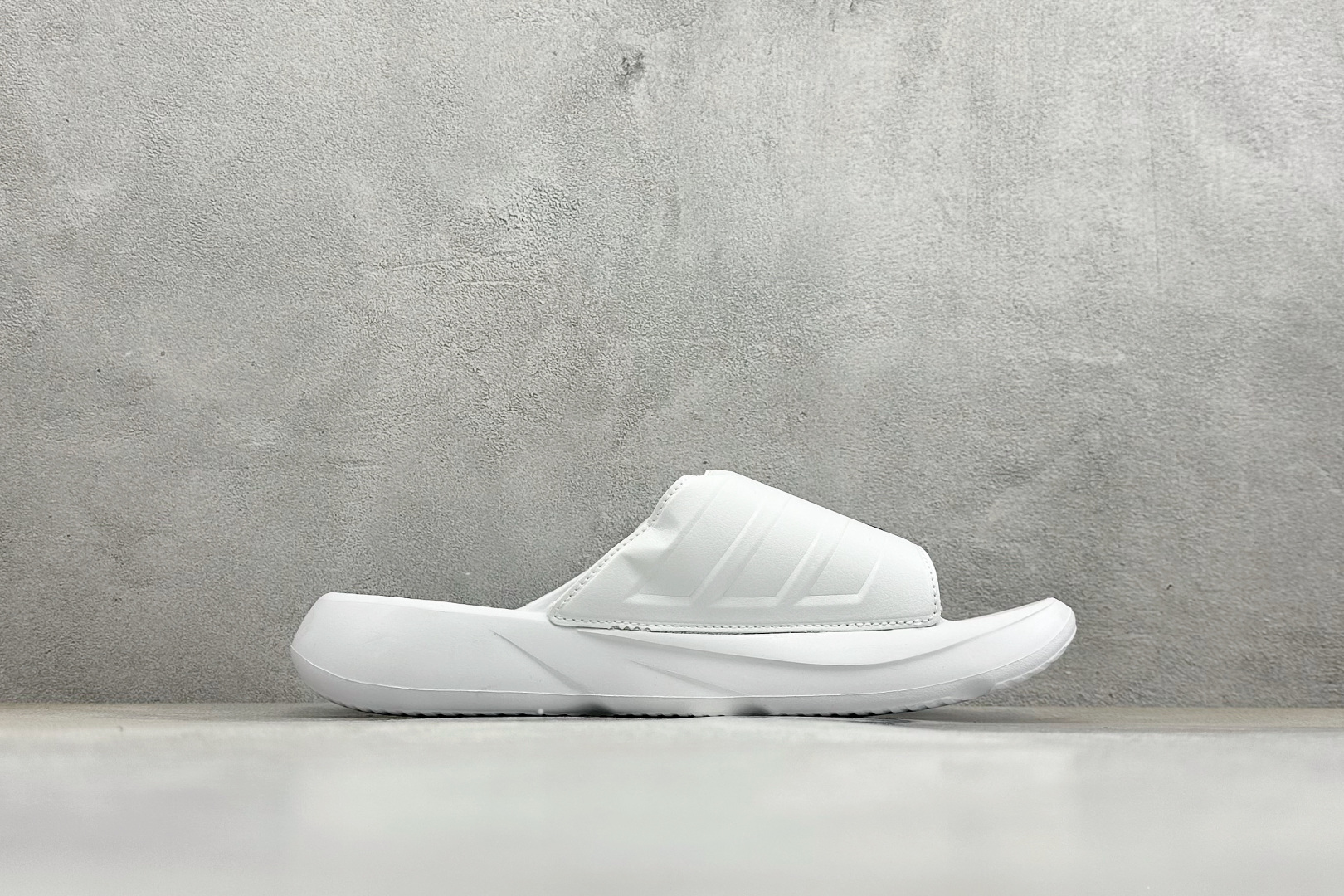 Adidas LIGHTBLAZE SLIDESP 运动休闲舒适拖鞋 JS3585 Adidas LIGHTBLAZE SLIDESP 运动休闲舒适拖鞋 JS3585