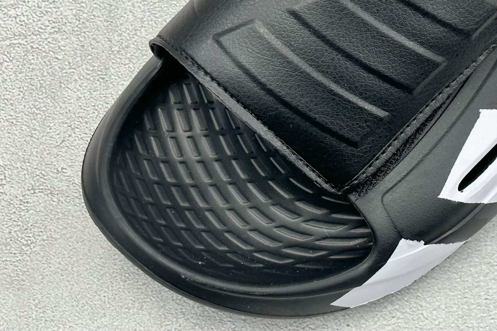 Adidas LIGHTBLAZE SLIDESP 运动休闲舒适拖鞋 JR1253 Adidas LIGHTBLAZE SLIDESP 运动休闲舒适拖鞋 JR1253