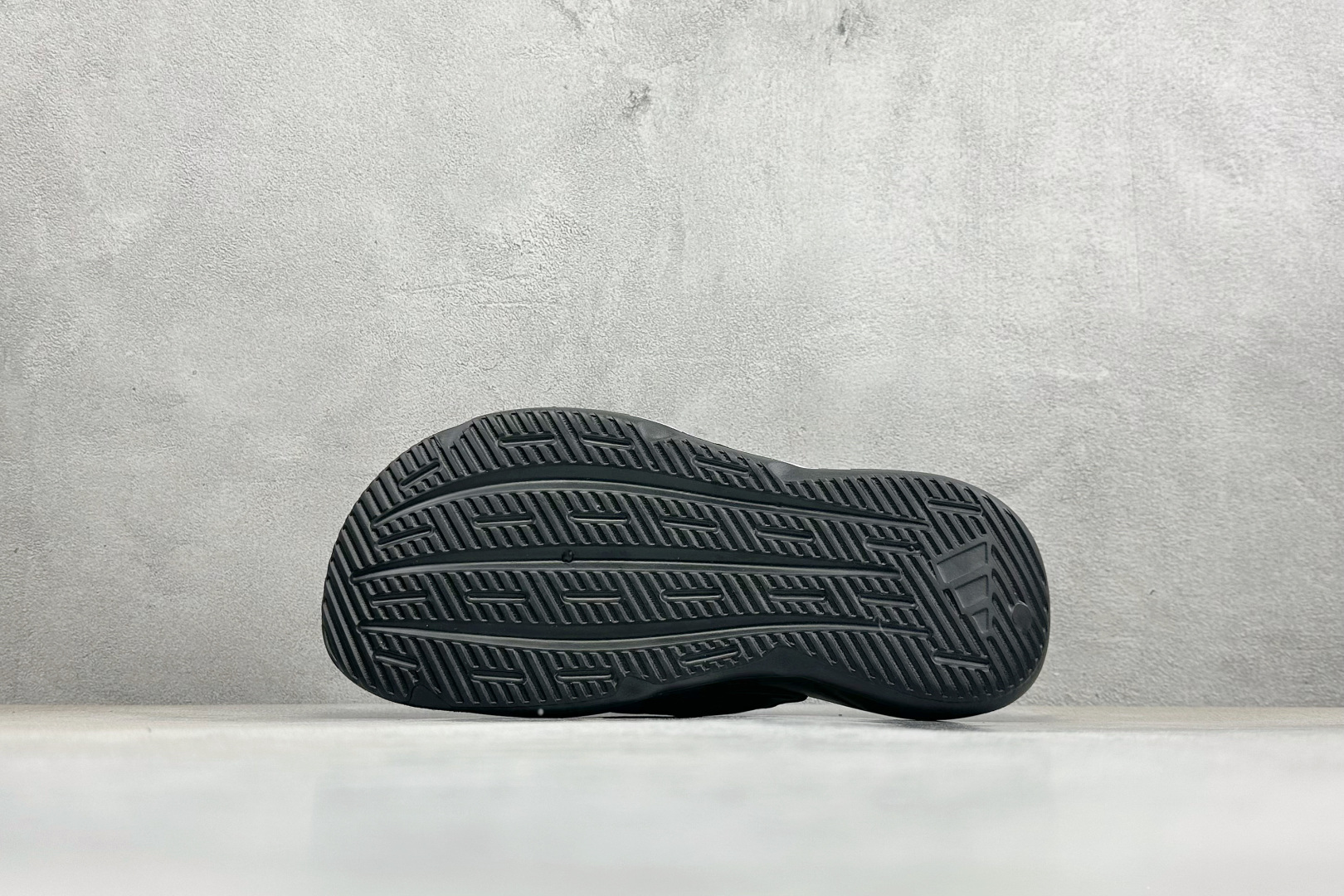 Adidas LIGHTBLAZE SLIDESP 运动休闲舒适拖鞋 JR1253 Adidas LIGHTBLAZE SLIDESP 运动休闲舒适拖鞋 JR1253