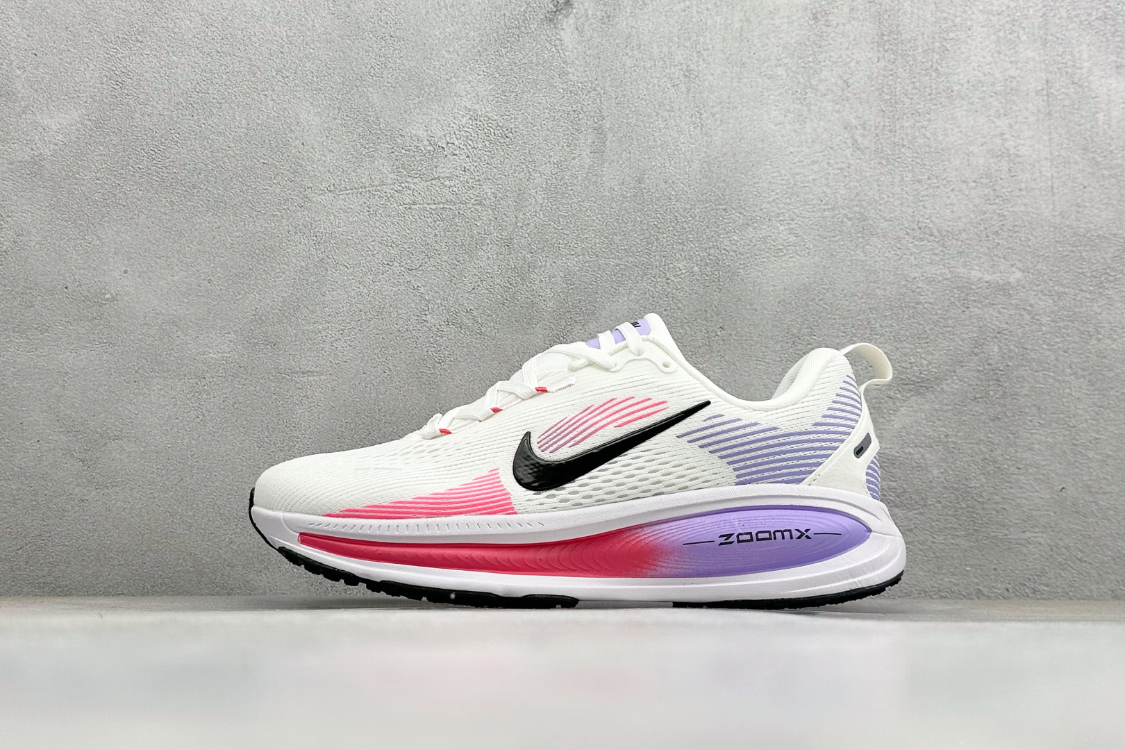 福利特价 Nike VOMERO 18 耐克 舒适减震防滑 低帮跑步鞋全掌ReactX泡绵中底 前掌和后