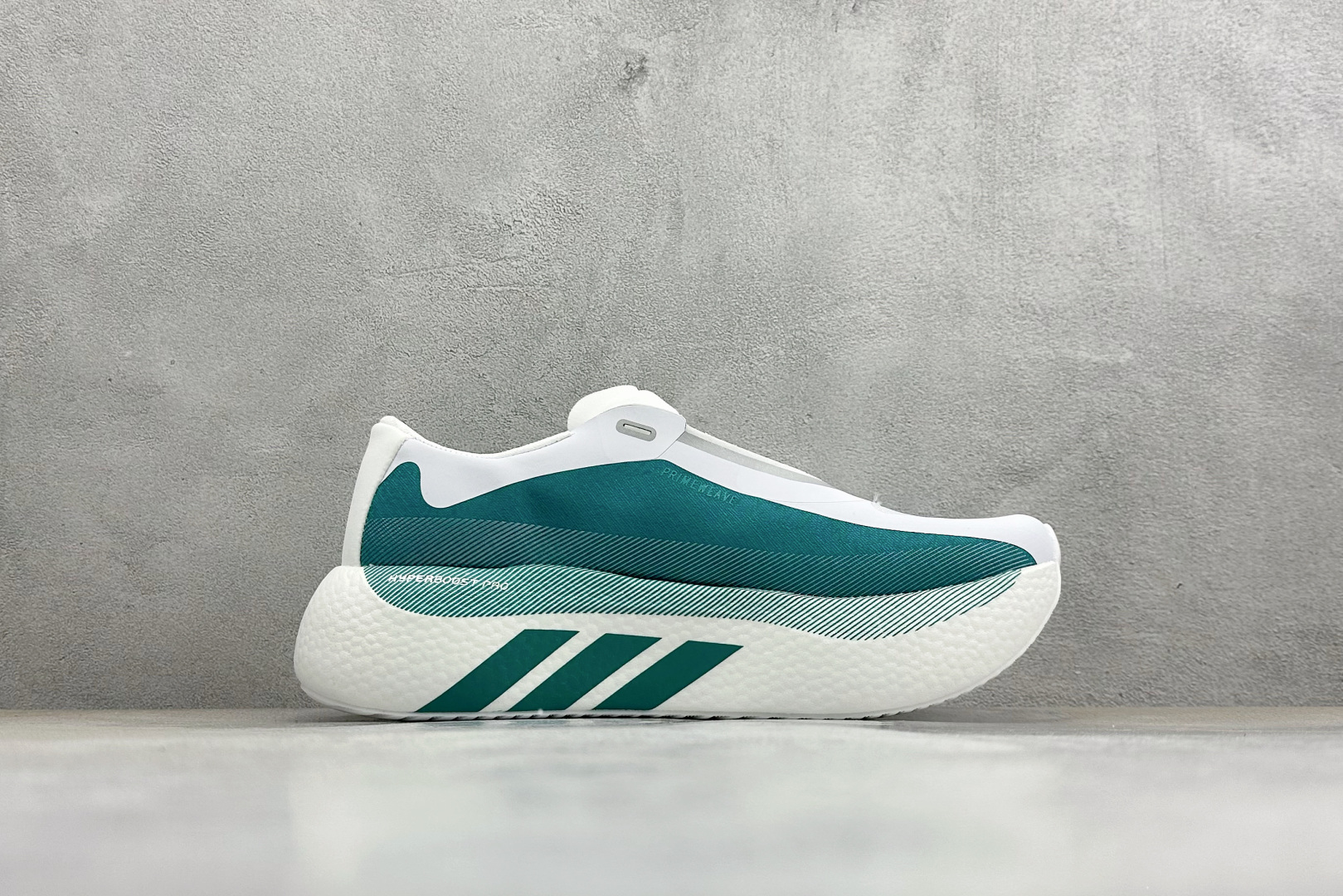 200 AD Hyper Boost Edge M 轻量竞速运动跑鞋 CELERMESH针织网面非常轻薄 KI1915