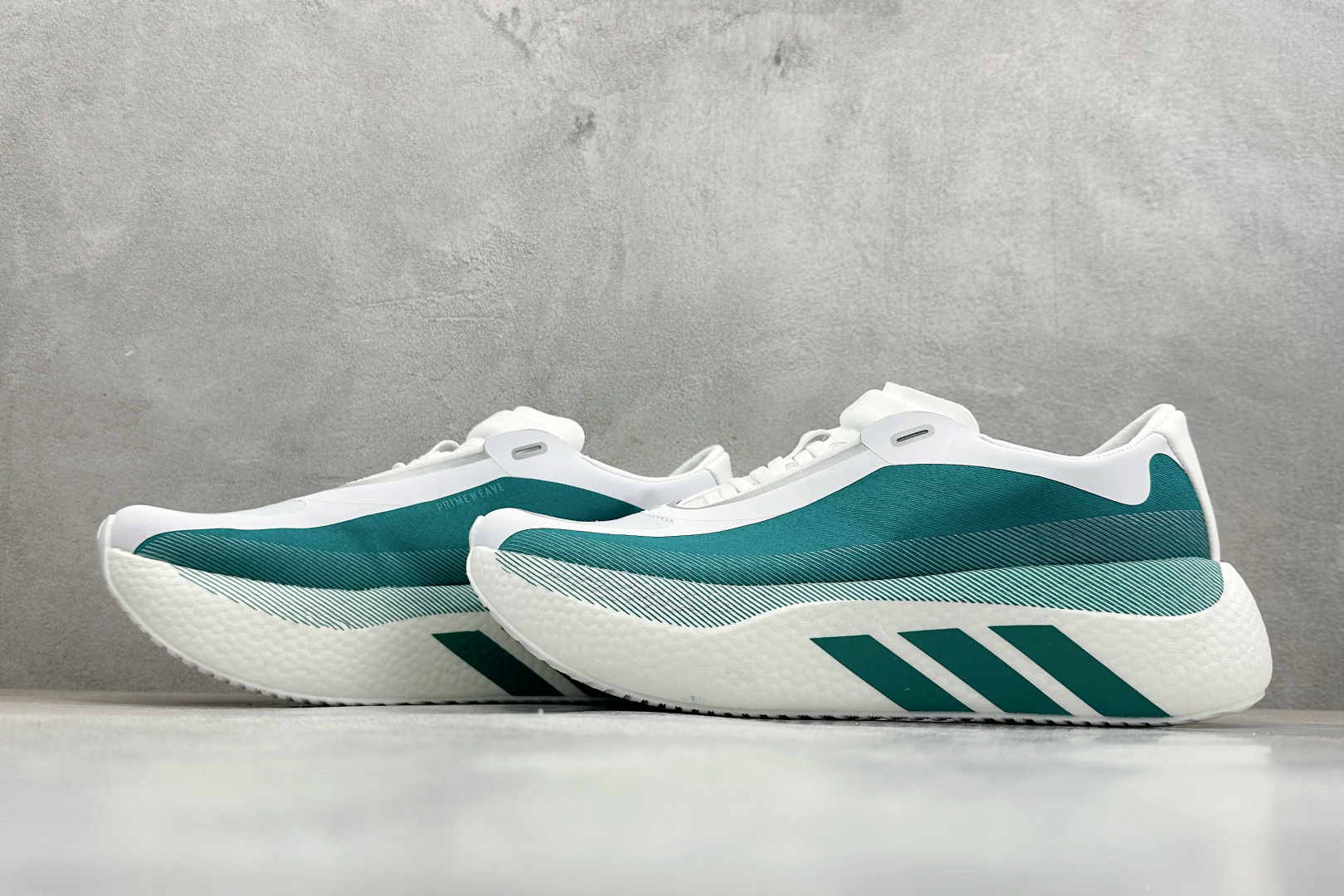 200 AD Hyper Boost Edge M 轻量竞速运动跑鞋 CELERMESH针织网面非常轻薄 KI1915
