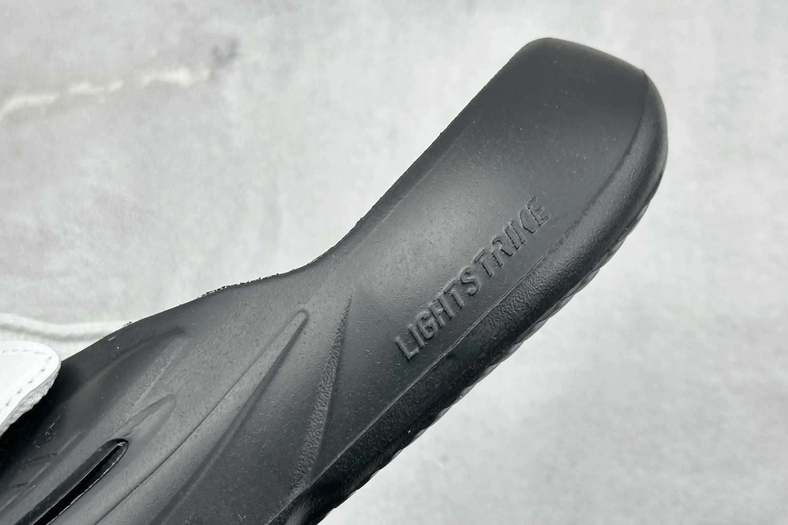 Adidas LIGHTBLAZE SLIDESP 运动休闲舒适拖鞋 JS3587 Adidas LIGHTBLAZE SLIDESP 运动休闲舒适拖鞋 JS3587