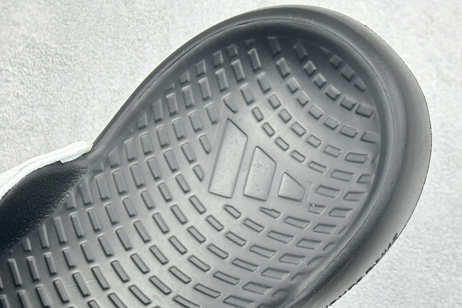 Adidas LIGHTBLAZE SLIDESP 运动休闲舒适拖鞋 JS3587 Adidas LIGHTBLAZE SLIDESP 运动休闲舒适拖鞋 JS3587