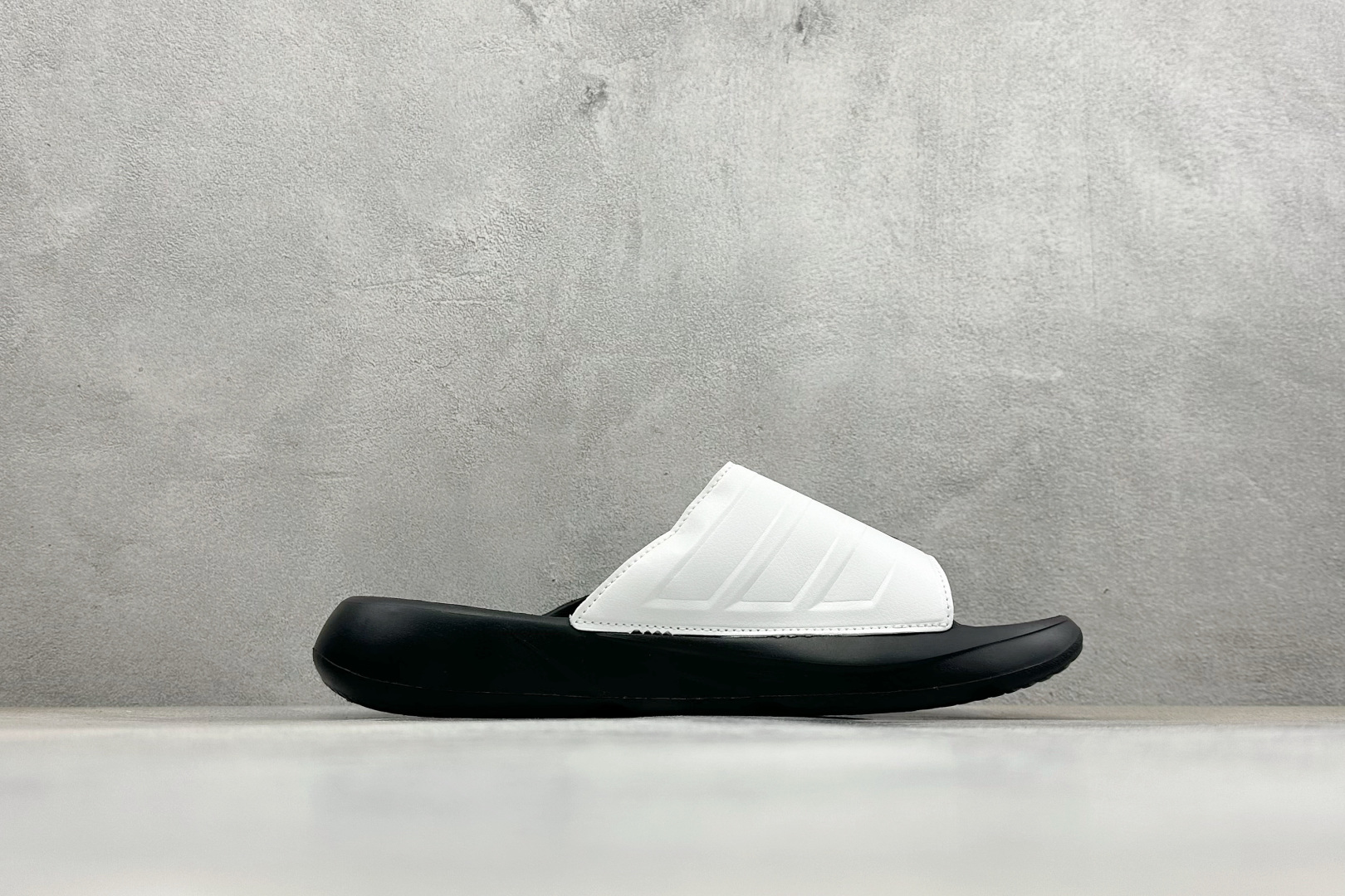 Adidas LIGHTBLAZE SLIDESP 运动休闲舒适拖鞋 JS3587 Adidas LIGHTBLAZE SLIDESP 运动休闲舒适拖鞋 JS3587