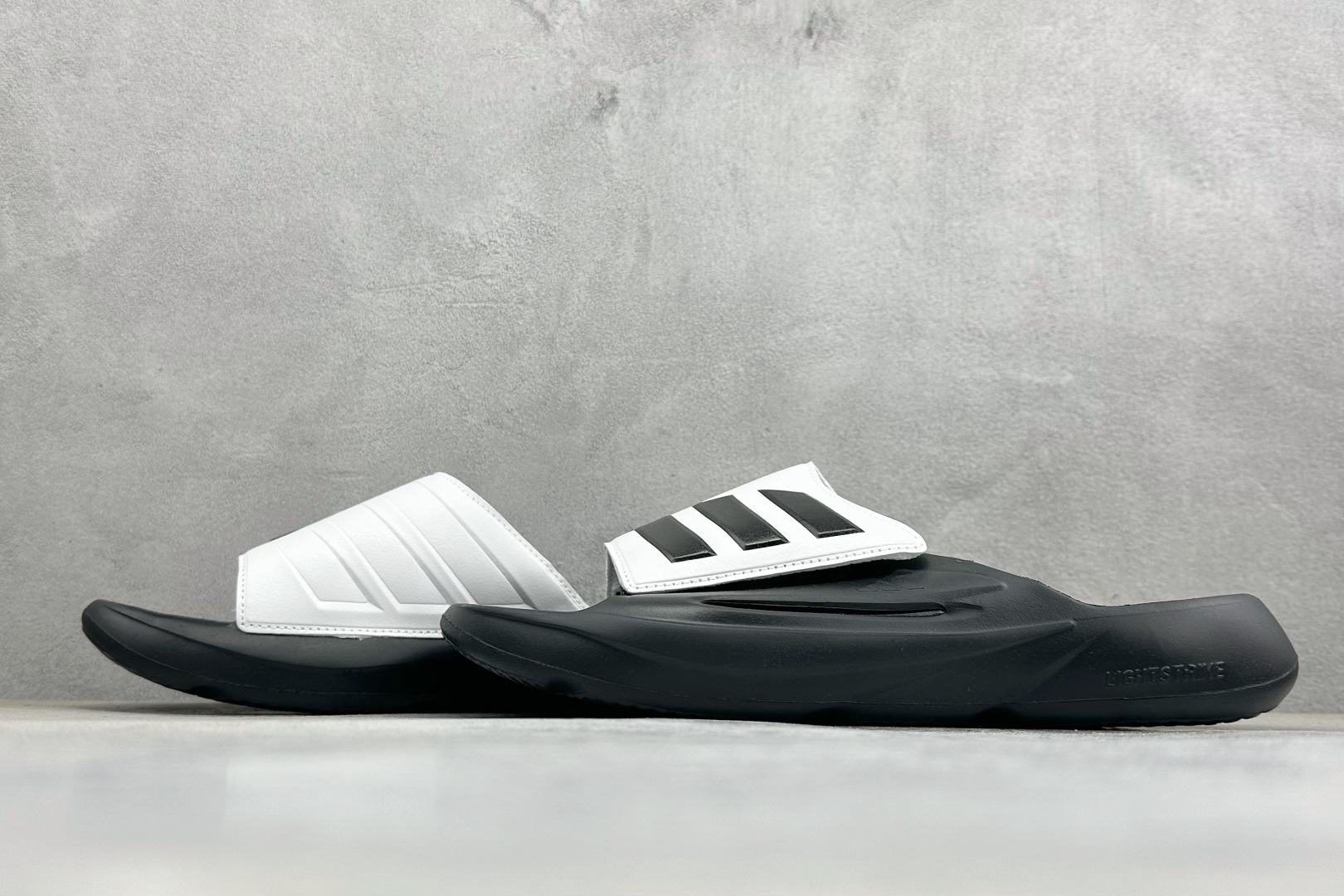 Adidas LIGHTBLAZE SLIDESP 运动休闲舒适拖鞋 JS3587 Adidas LIGHTBLAZE SLIDESP 运动休闲舒适拖鞋 JS3587