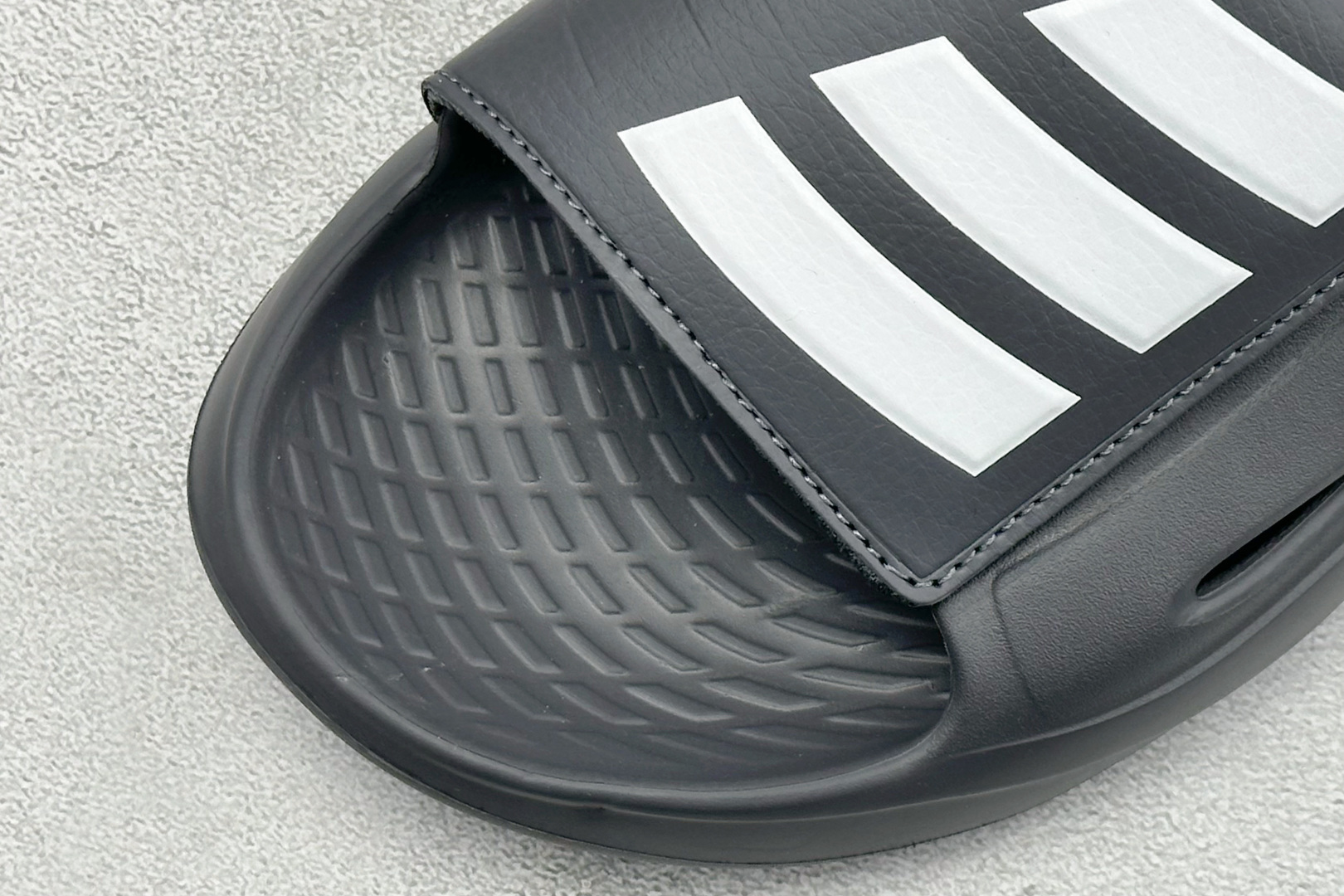 Adidas LIGHTBLAZE SLIDESP 运动休闲舒适拖鞋 JS3588 Adidas LIGHTBLAZE SLIDESP 运动休闲舒适拖鞋 JS3588
