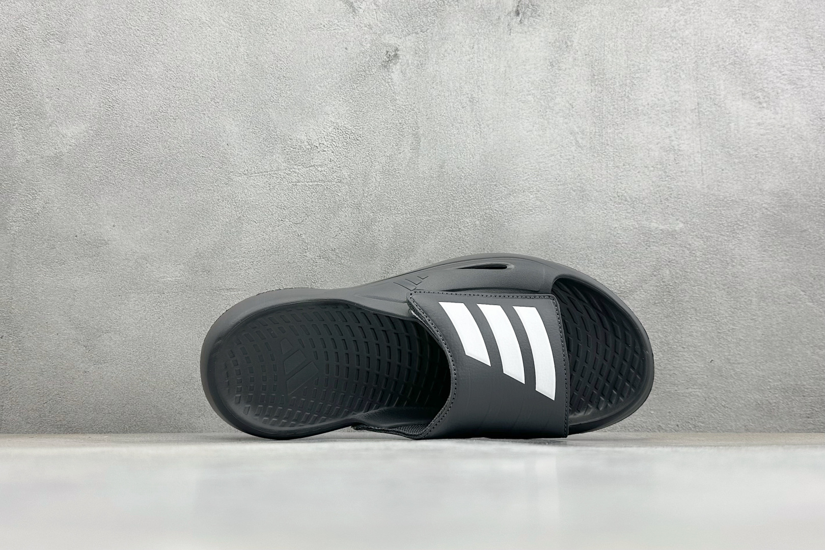 Adidas LIGHTBLAZE SLIDESP 运动休闲舒适拖鞋 JS3588 Adidas LIGHTBLAZE SLIDESP 运动休闲舒适拖鞋 JS3588