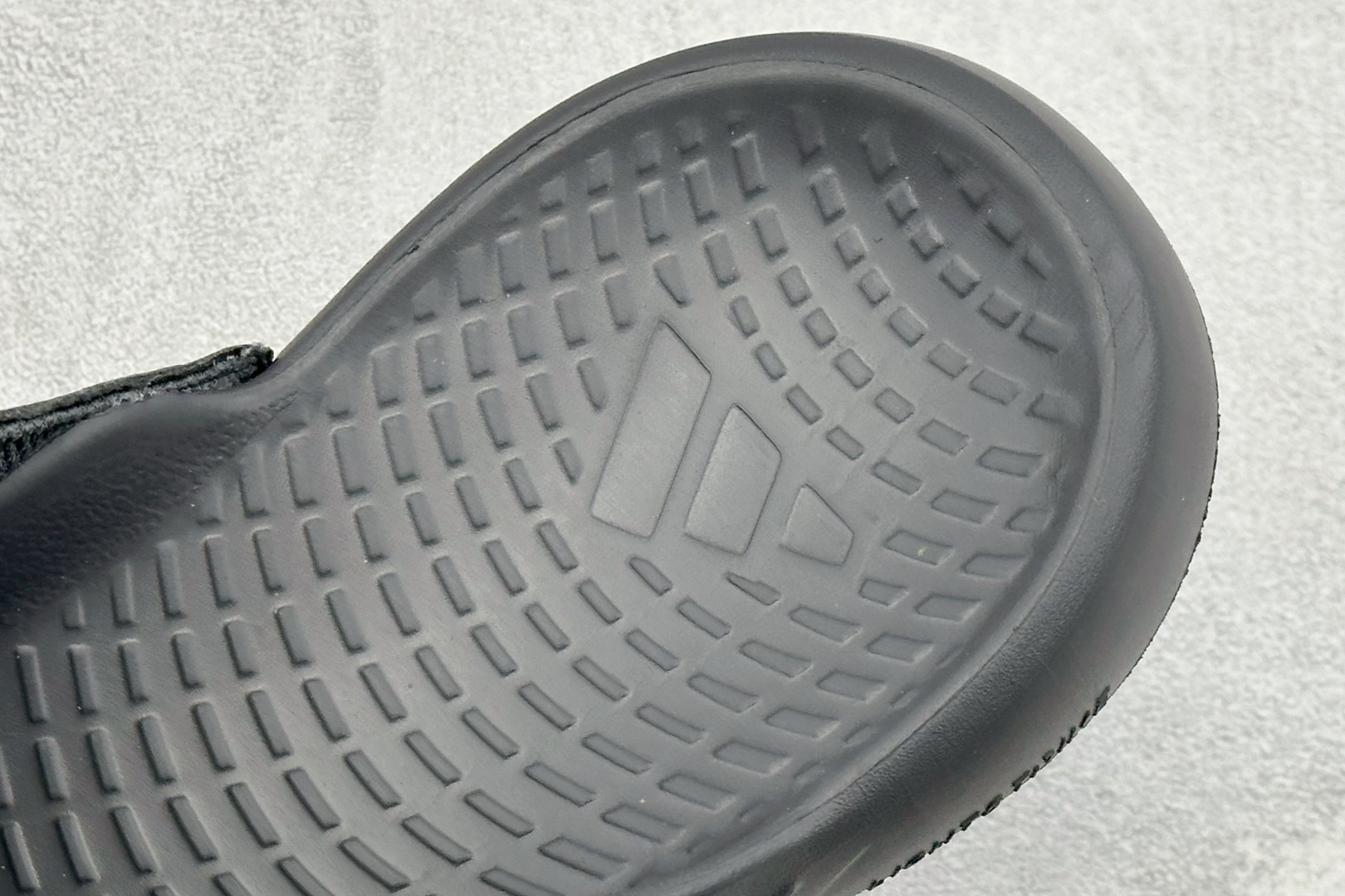 Adidas LIGHTBLAZE SLIDESP 运动休闲舒适拖鞋 JS3588 Adidas LIGHTBLAZE SLIDESP 运动休闲舒适拖鞋 JS3588