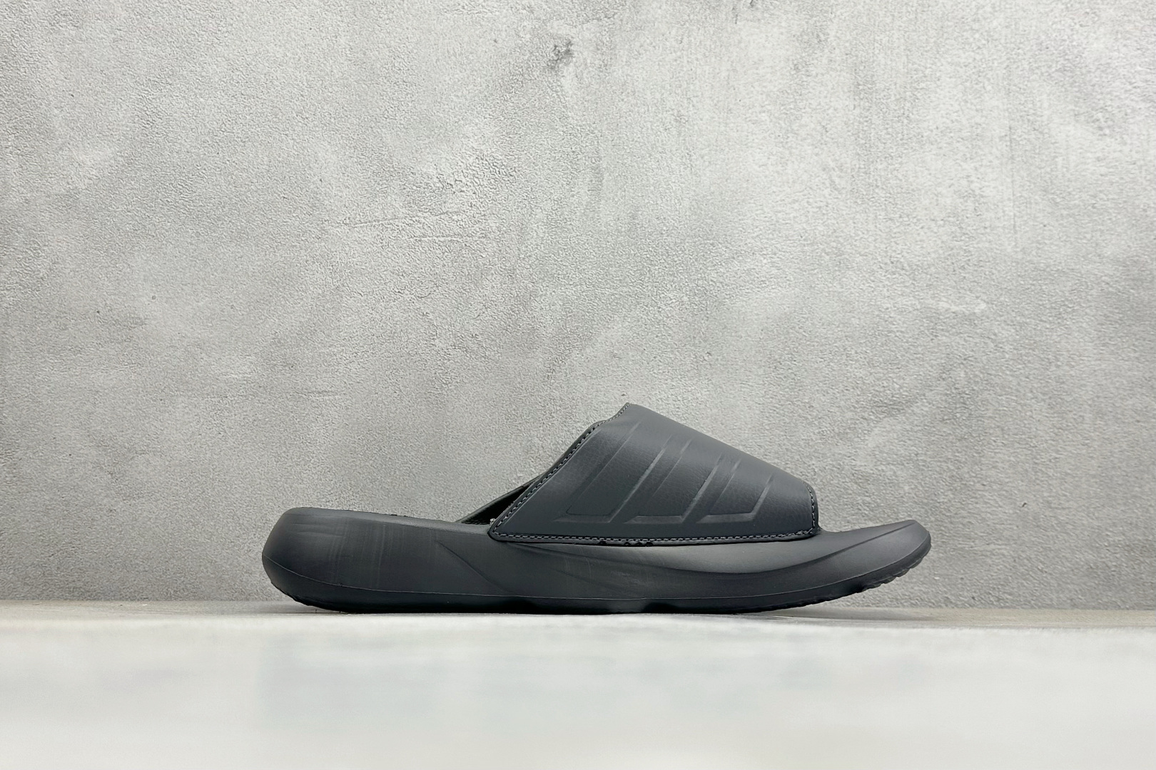 Adidas LIGHTBLAZE SLIDESP 运动休闲舒适拖鞋 JS3588 Adidas LIGHTBLAZE SLIDESP 运动休闲舒适拖鞋 JS3588