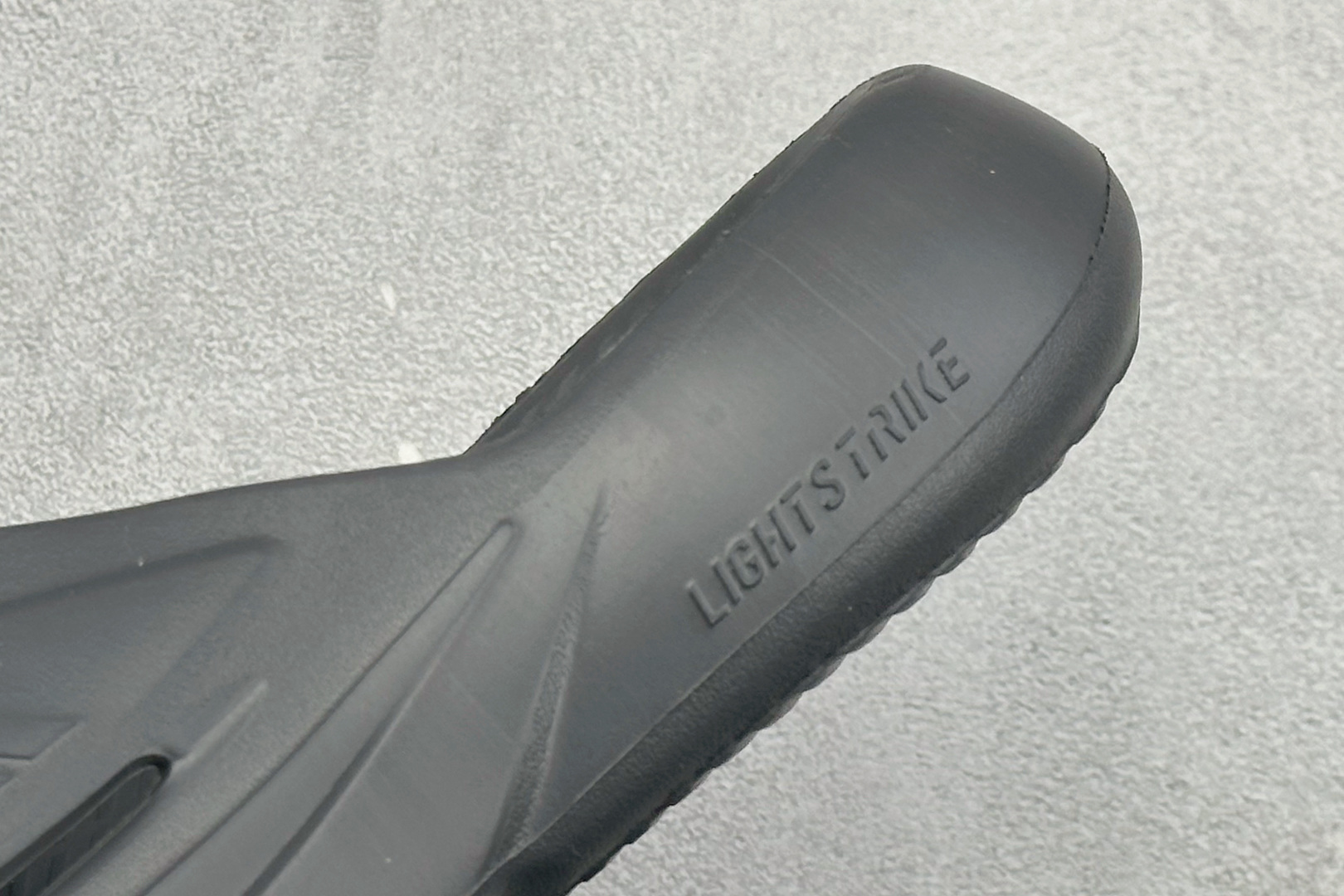 Adidas LIGHTBLAZE SLIDESP 运动休闲舒适拖鞋 JS3588 Adidas LIGHTBLAZE SLIDESP 运动休闲舒适拖鞋 JS3588