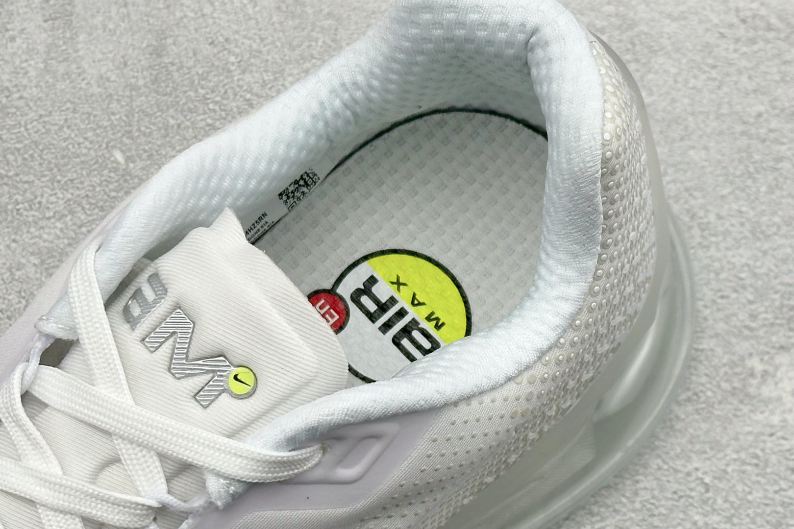 Nike Air Max Phoenix 复古子弹气垫运动跑步鞋 FZ5307-102 Nike Air Max Phoenix 复古子弹气垫运动跑步鞋 FZ5307-102