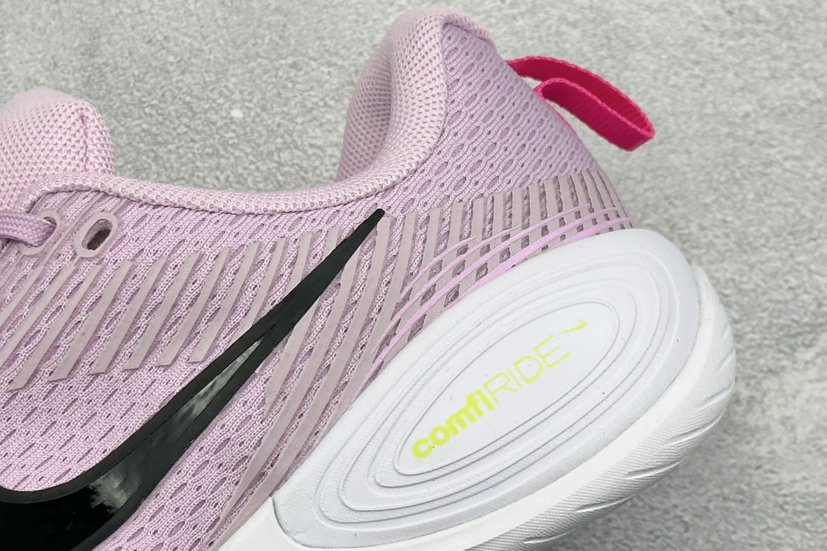 NIKE COMFIRIDE 透气防震运动跑步鞋 DX5886-004