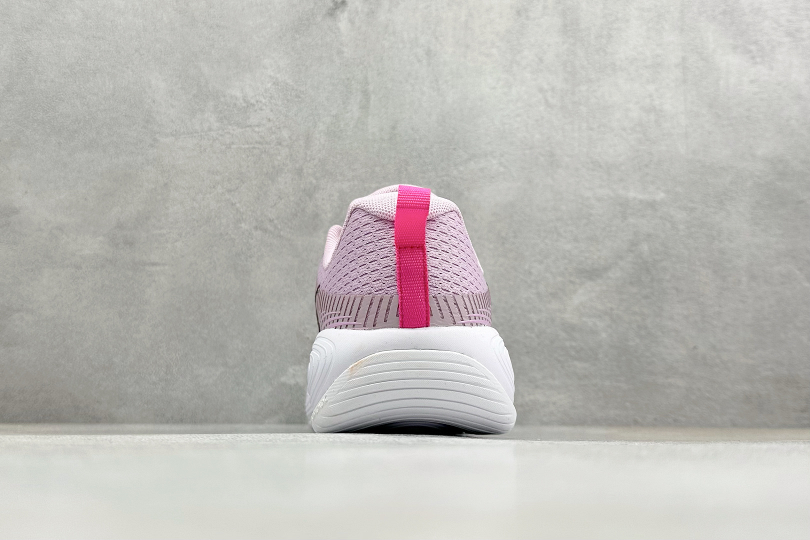 NIKE COMFIRIDE 透气防震运动跑步鞋 DX5886-004