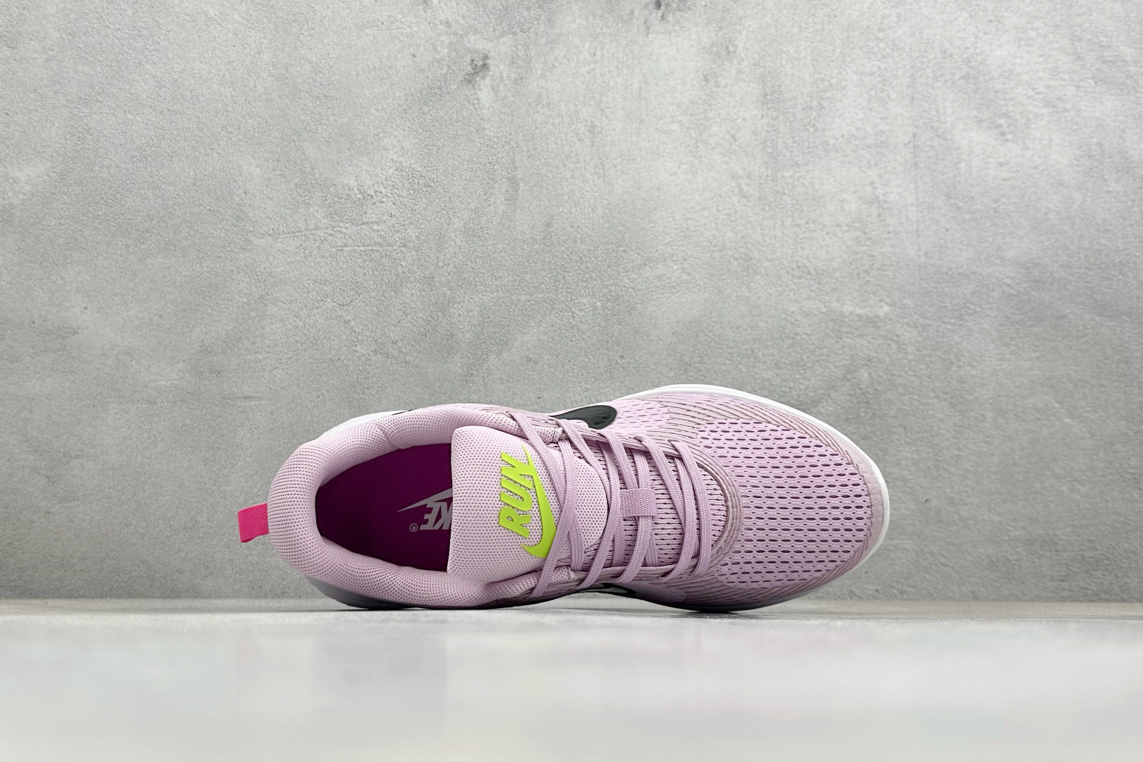 NIKE COMFIRIDE 透气防震运动跑步鞋 DX5886-004