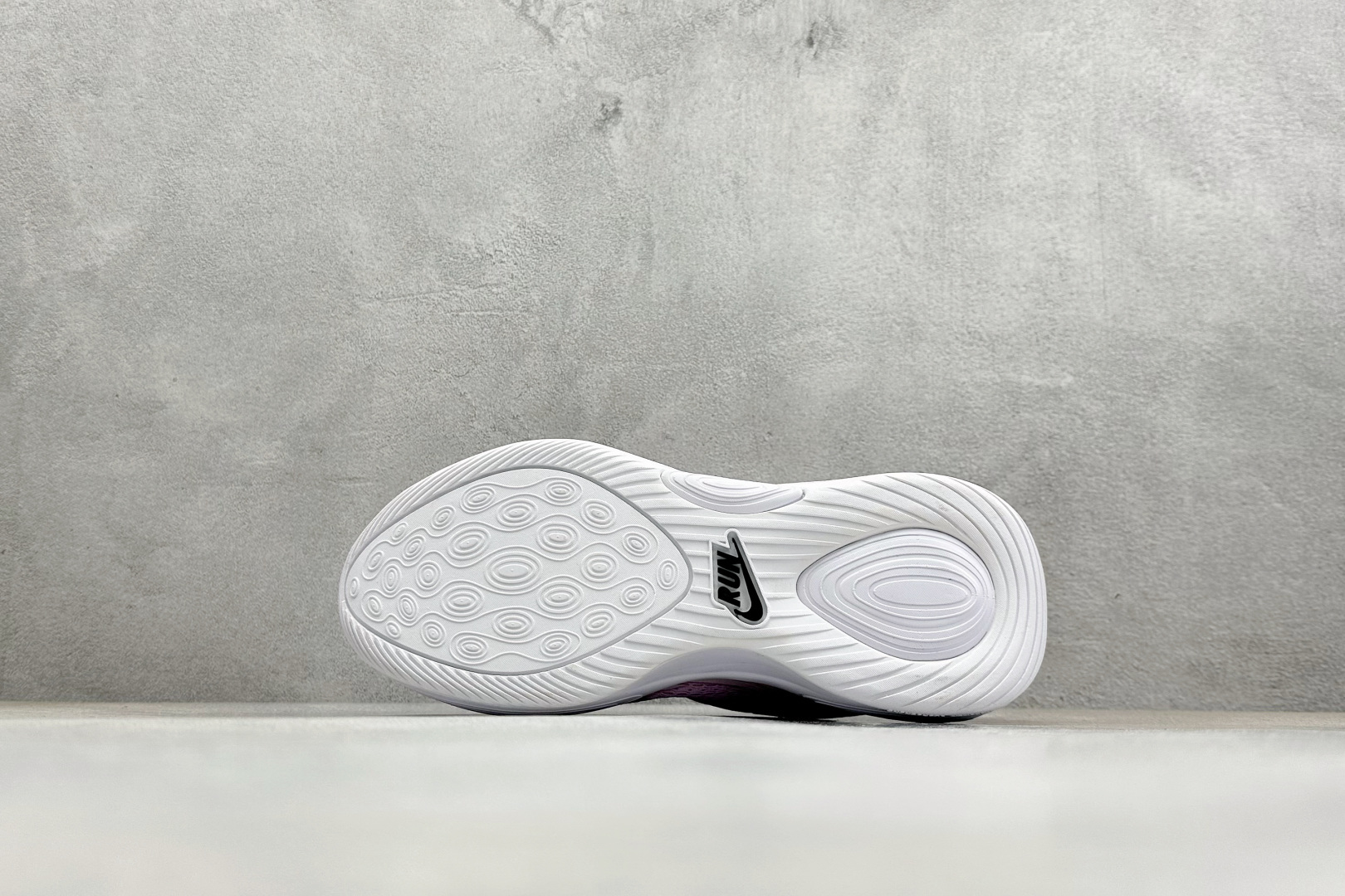 NIKE COMFIRIDE 透气防震运动跑步鞋 DX5886-004