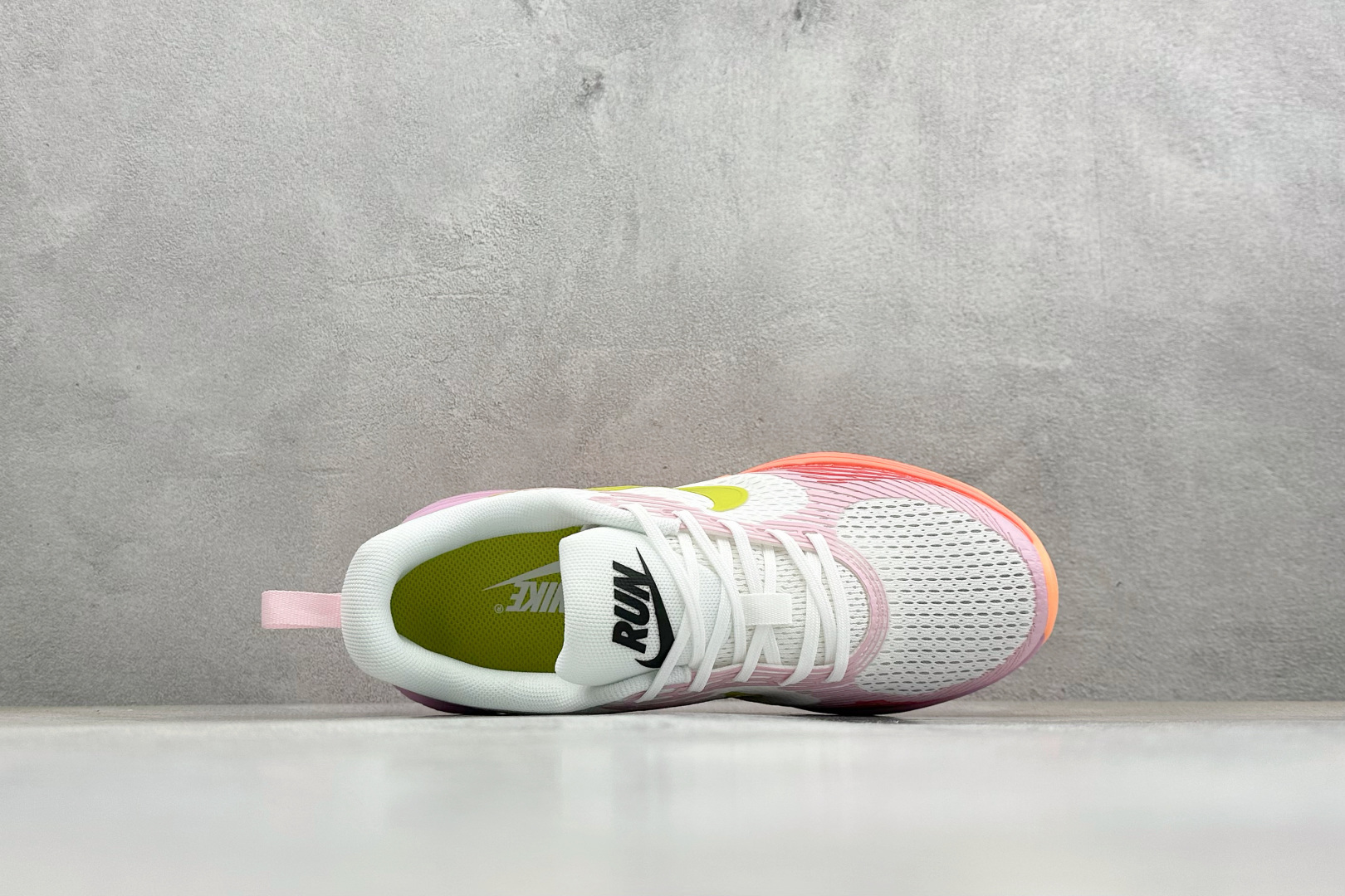 NIKE COMFIRIDE 透气防震运动跑步鞋 搭载柔软厚实的 ComfiRide 泡绵缓震配置 DX5886-003