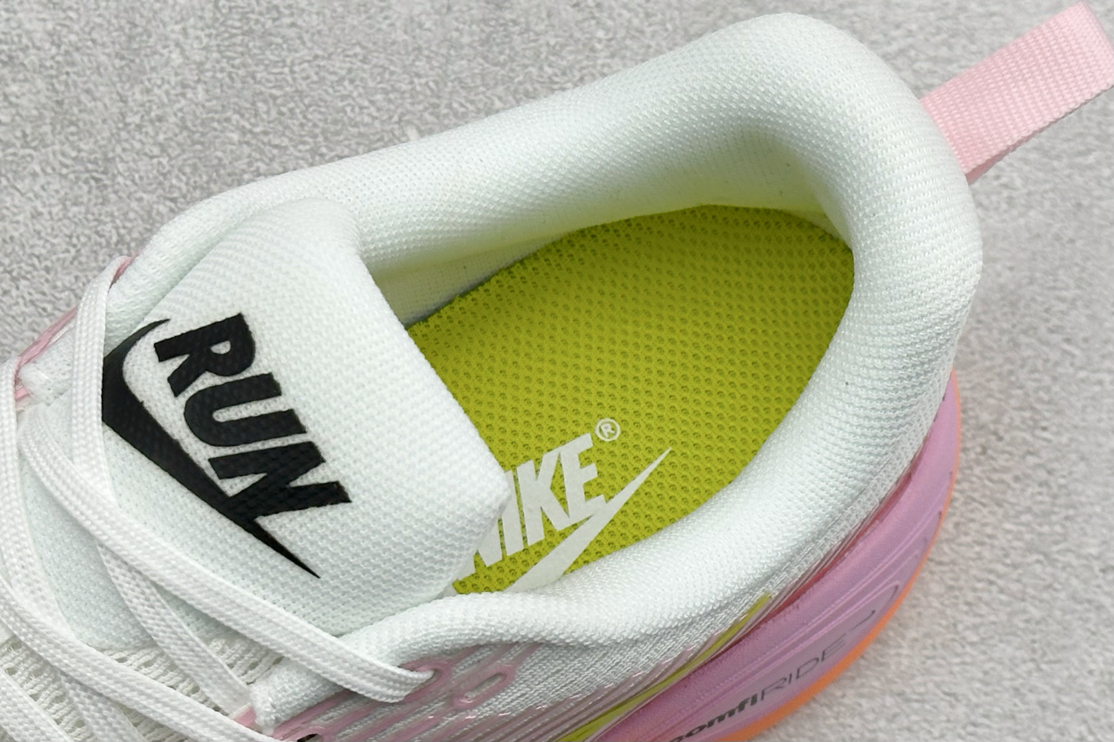 NIKE COMFIRIDE 透气防震运动跑步鞋 搭载柔软厚实的 ComfiRide 泡绵缓震配置 DX5886-003