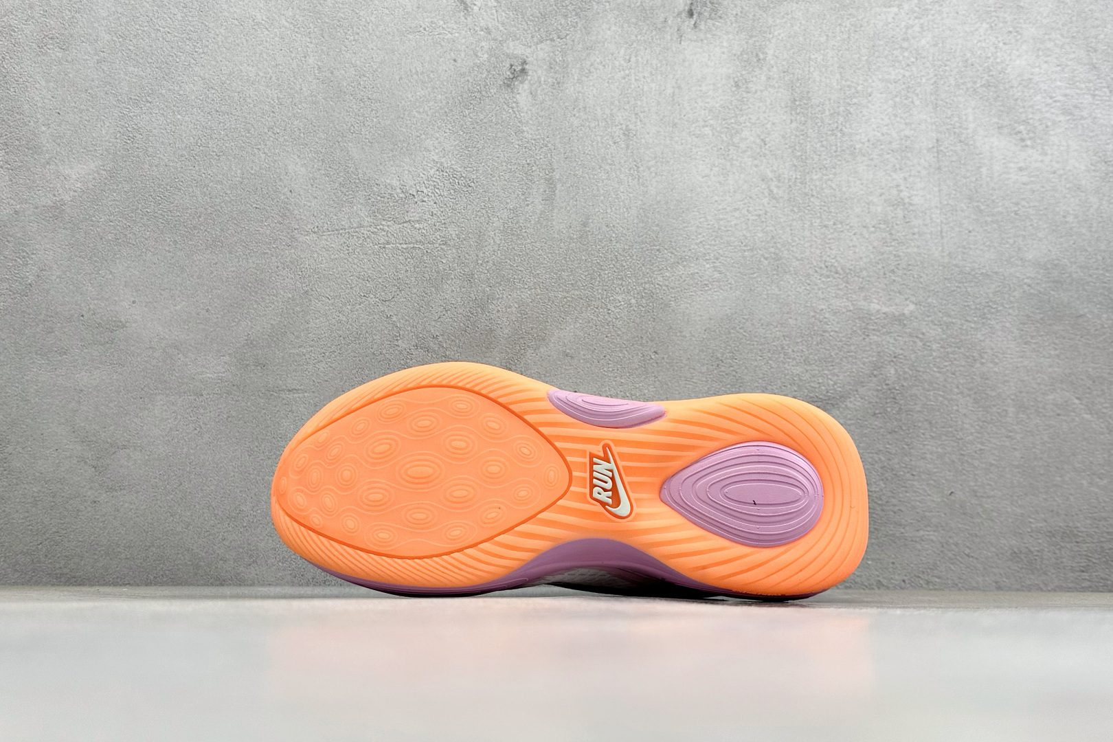 NIKE COMFIRIDE 透气防震运动跑步鞋 搭载柔软厚实的 ComfiRide 泡绵缓震配置 DX5886-003