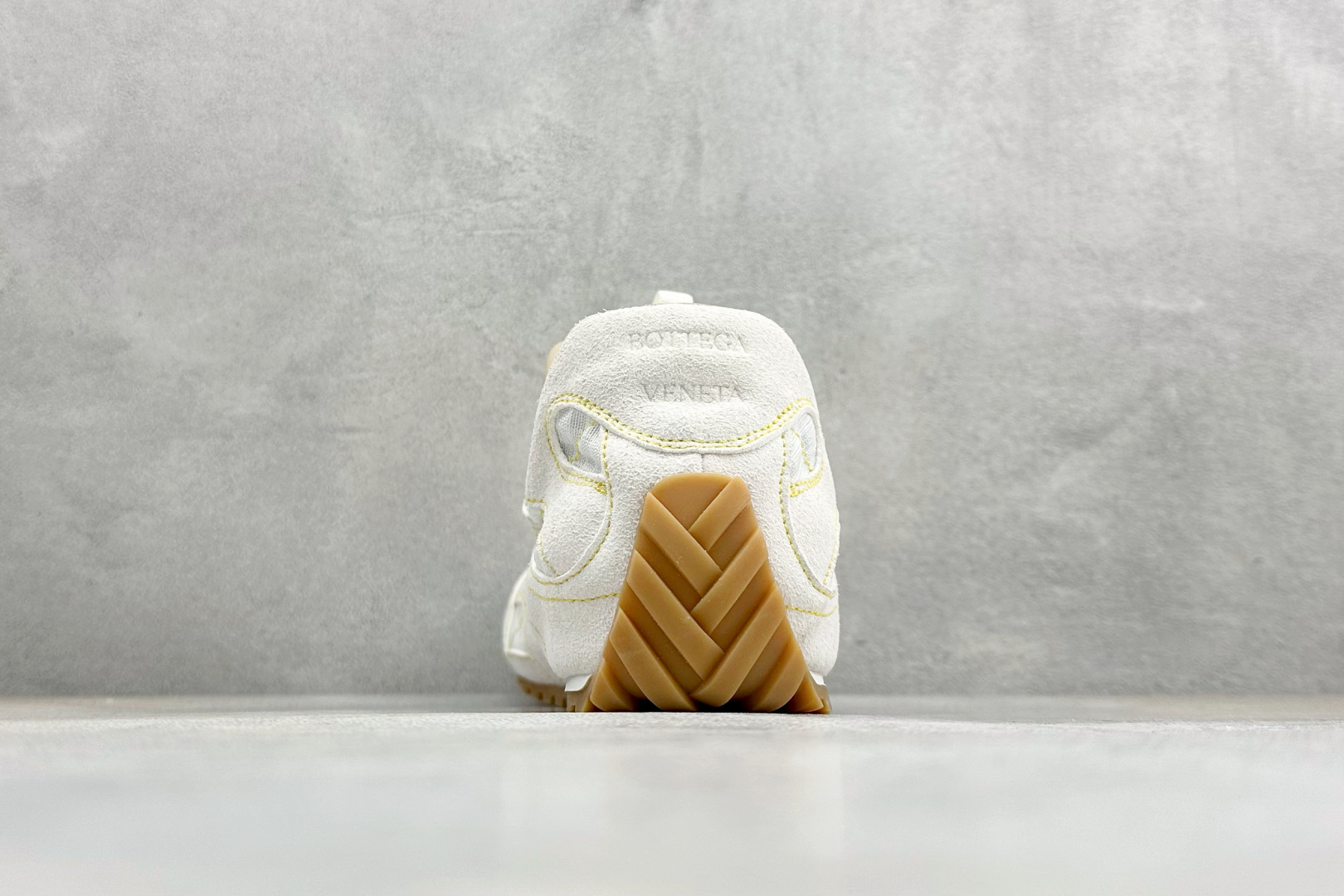 300 Bottega Veneta葆蝶家 Orbit Flash BV王一博同款 麂皮 圆头抽绳平底 低帮德训鞋-Chinese UA Cheap High Quatity Brand Clothes Bags handbags Sneakers wholesale wholesaler seller from China Factory suppliers Fashion Clothing Shoes best Quality Beautiful Price 300 Bottega Veneta葆蝶家 Orbit Flash BV王一博同款 麂皮 圆头抽绳平底 低帮德训鞋