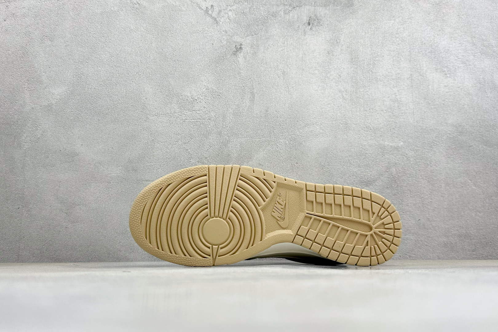 Nike Dunk Low(巴黎世家联名)爆款高端定制 米白与浅棕撞色拼接 SJ8888-010 Nike Dunk Low(巴黎世家联名)爆款高端定制 米白与浅棕撞色拼接 SJ8888-010