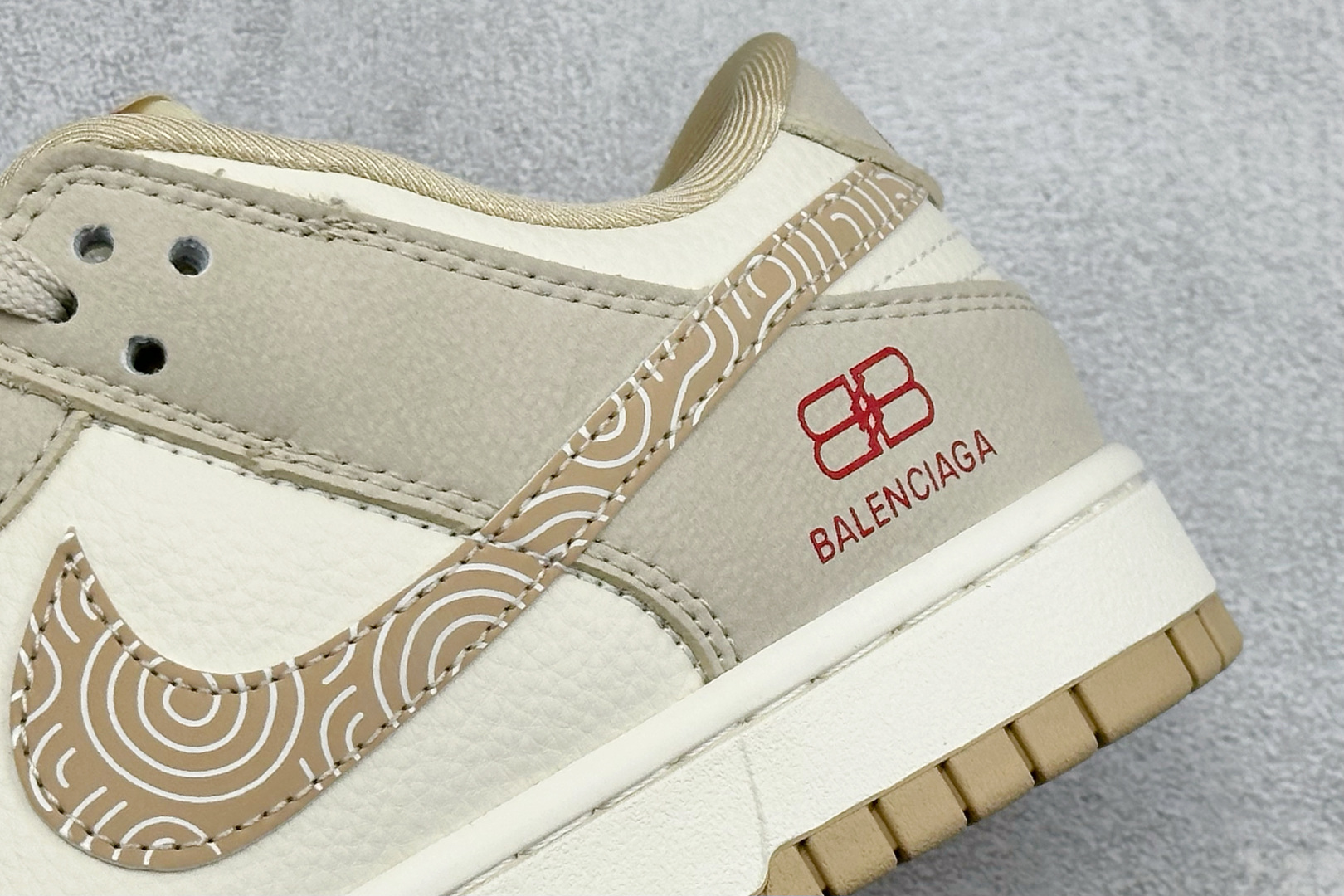 Nike Dunk Low(巴黎世家联名)爆款高端定制 米白与浅棕撞色拼接 SJ8888-010 Nike Dunk Low(巴黎世家联名)爆款高端定制 米白与浅棕撞色拼接 SJ8888-010