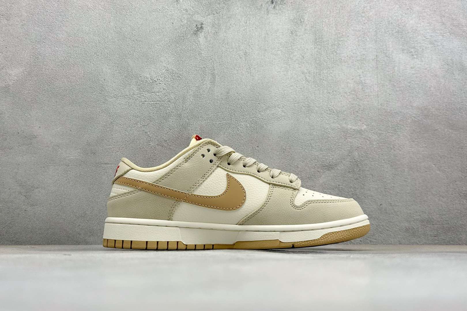 Nike Dunk Low(巴黎世家联名)爆款高端定制 米白与浅棕撞色拼接 SJ8888-010 Nike Dunk Low(巴黎世家联名)爆款高端定制 米白与浅棕撞色拼接 SJ8888-010