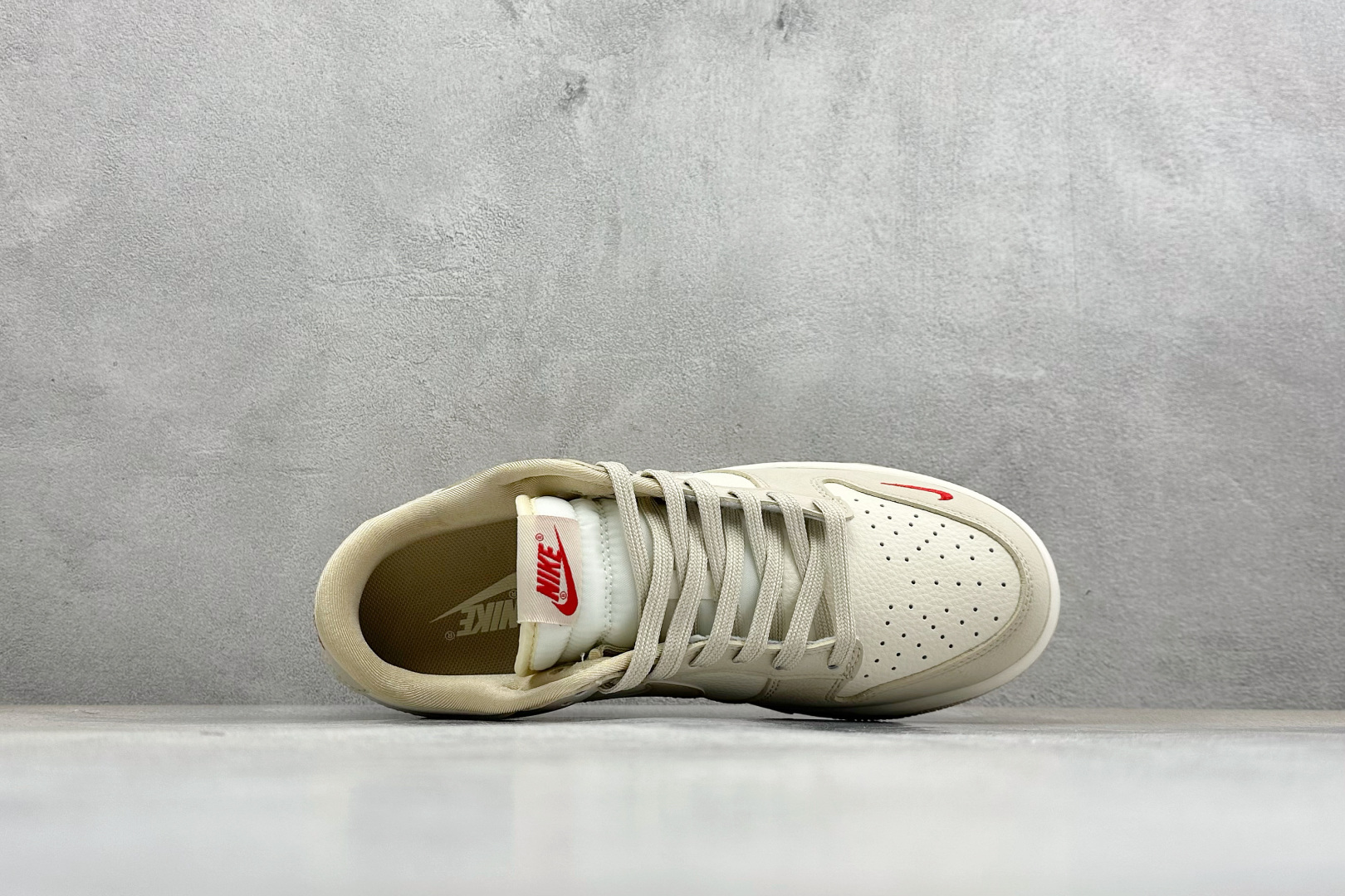 Nike Dunk Low(巴黎世家联名)爆款高端定制 米白与浅棕撞色拼接 SJ8888-010 Nike Dunk Low(巴黎世家联名)爆款高端定制 米白与浅棕撞色拼接 SJ8888-010