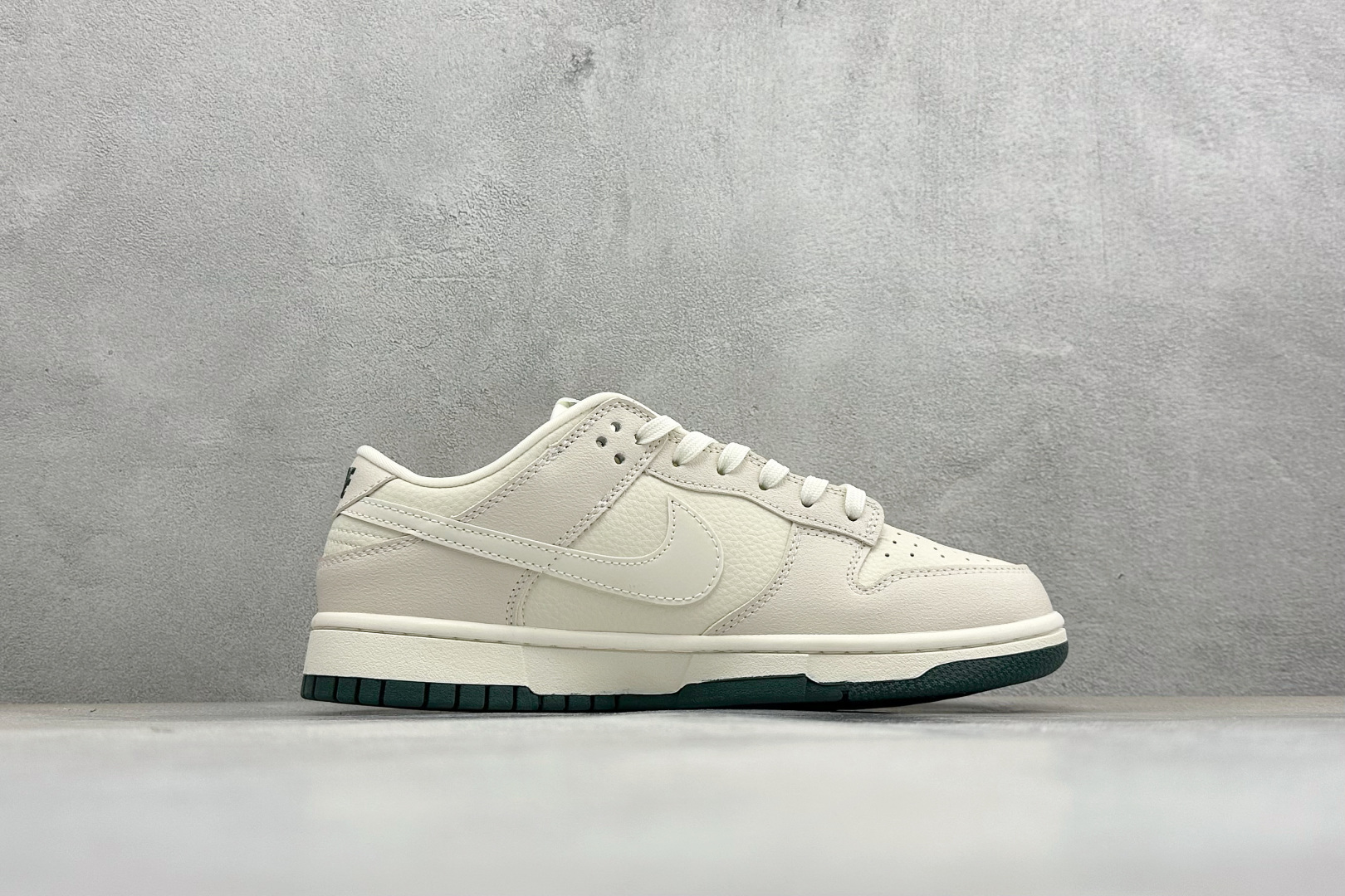 NK SB DUNK LOW 米白深绿配色自带高级感 细腻皮革鞋面质感拉满 SL8888-002-莆田鞋,莆田鞋货源,高仿鞋,高仿鞋货源,安福档口,莆田高仿鞋,莆田鞋批发,高仿鞋批发,莆田高仿运动鞋,高仿运动鞋,莆田运动鞋 NK SB DUNK LOW 米白深绿配色自带高级感 细腻皮革鞋面质感拉满 SL8888-002