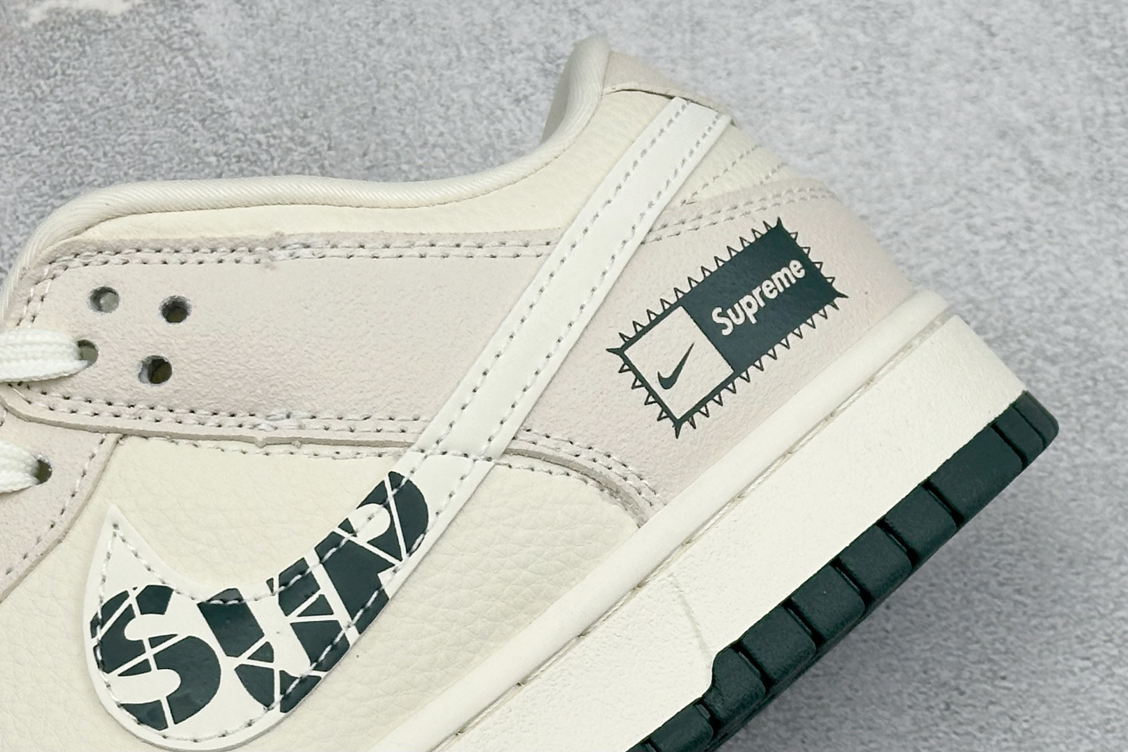 NK SB DUNK LOW 米白深绿配色自带高级感 细腻皮革鞋面质感拉满 SL8888-002-莆田鞋,莆田鞋货源,高仿鞋,高仿鞋货源,安福档口,莆田高仿鞋,莆田鞋批发,高仿鞋批发,莆田高仿运动鞋,高仿运动鞋,莆田运动鞋 NK SB DUNK LOW 米白深绿配色自带高级感 细腻皮革鞋面质感拉满 SL8888-002