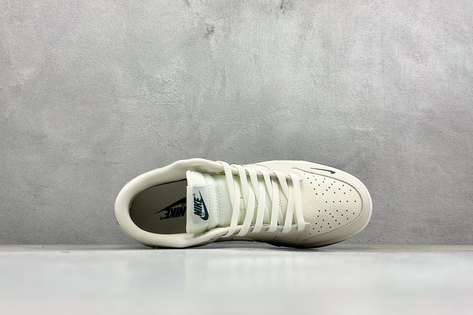 NK SB DUNK LOW 米白深绿配色自带高级感 细腻皮革鞋面质感拉满 SL8888-002-莆田鞋,莆田鞋货源,高仿鞋,高仿鞋货源,安福档口,莆田高仿鞋,莆田鞋批发,高仿鞋批发,莆田高仿运动鞋,高仿运动鞋,莆田运动鞋 NK SB DUNK LOW 米白深绿配色自带高级感 细腻皮革鞋面质感拉满 SL8888-002