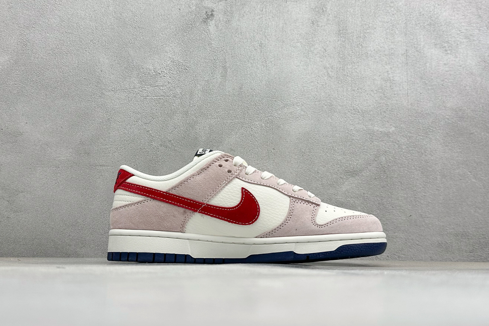 280 Nike Dunk Low 联名款 白红粉 复古休闲板鞋 XZ5899-112