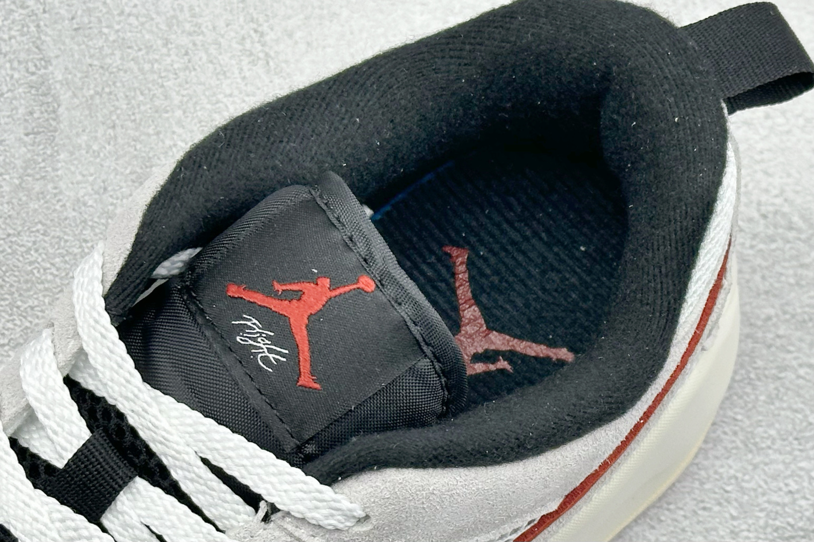 AD版Jordan CMFT ERA 舒适简约低帮运动板鞋 HJ6777-101 AD版Jordan CMFT ERA 舒适简约低帮运动板鞋 HJ6777-101