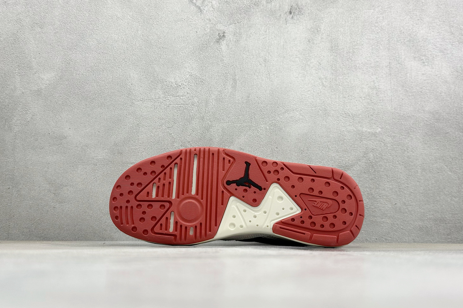 AD版Jordan CMFT ERA 舒适简约低帮运动板鞋 HJ6777-101 AD版Jordan CMFT ERA 舒适简约低帮运动板鞋 HJ6777-101
