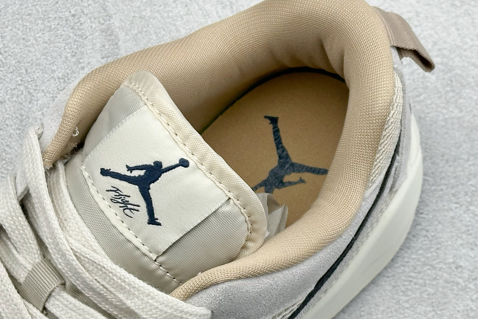 AD版Jordan CMFT ERA 舒适简约低帮运动板鞋 HJ6778-120 AD版Jordan CMFT ERA 舒适简约低帮运动板鞋 HJ6778-120