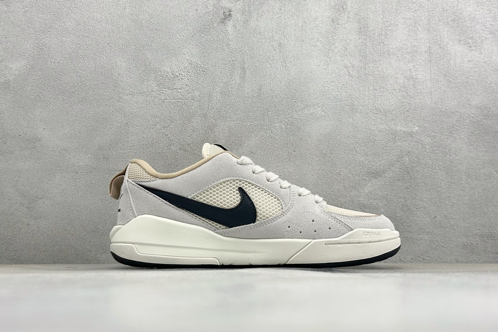 AD版Jordan CMFT ERA 舒适简约低帮运动板鞋 HJ6778-120 AD版Jordan CMFT ERA 舒适简约低帮运动板鞋 HJ6778-120